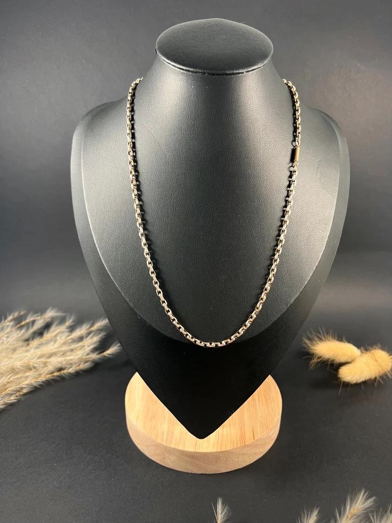 Antique Belcher Chain

9ct Rose Gold Tested

Circa 1900

This exquisite piece of jewelry is a beautiful Edwardian belcher link chain, skillfully crafted in 9ct rose gold. The oval design of the chain enhances its charm and elegance. The barrel and