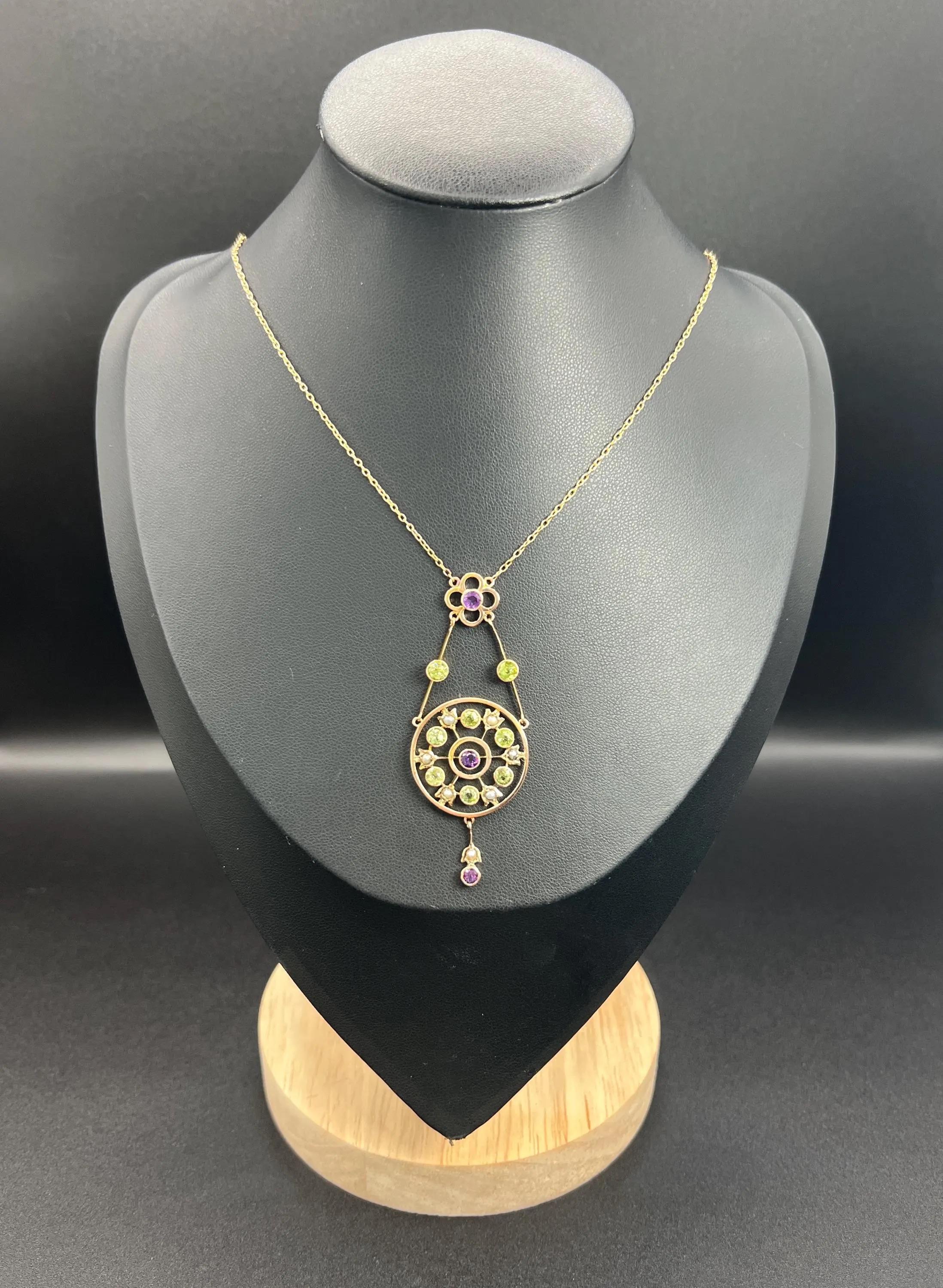 9ct Rose Gold, Edwardian Amethyst, Peridot & Seed Pearl, Suffragette Pendent Corte redondo en venta
