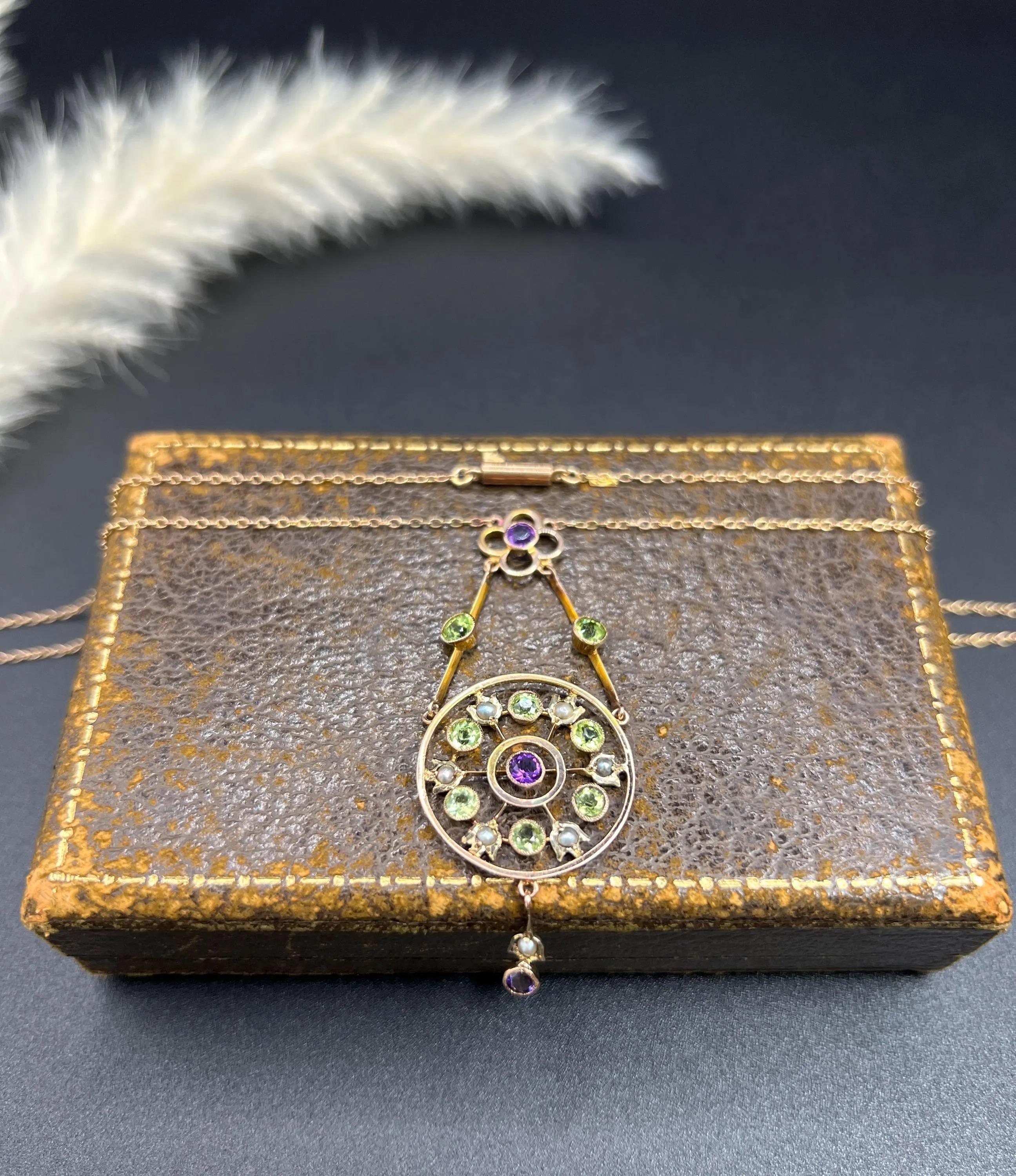 9ct Rose Gold, Edwardian Amethyst, Peridot & Seed Pearl, Suffragette Pendent en Bueno estado para la venta en Brighton, GB