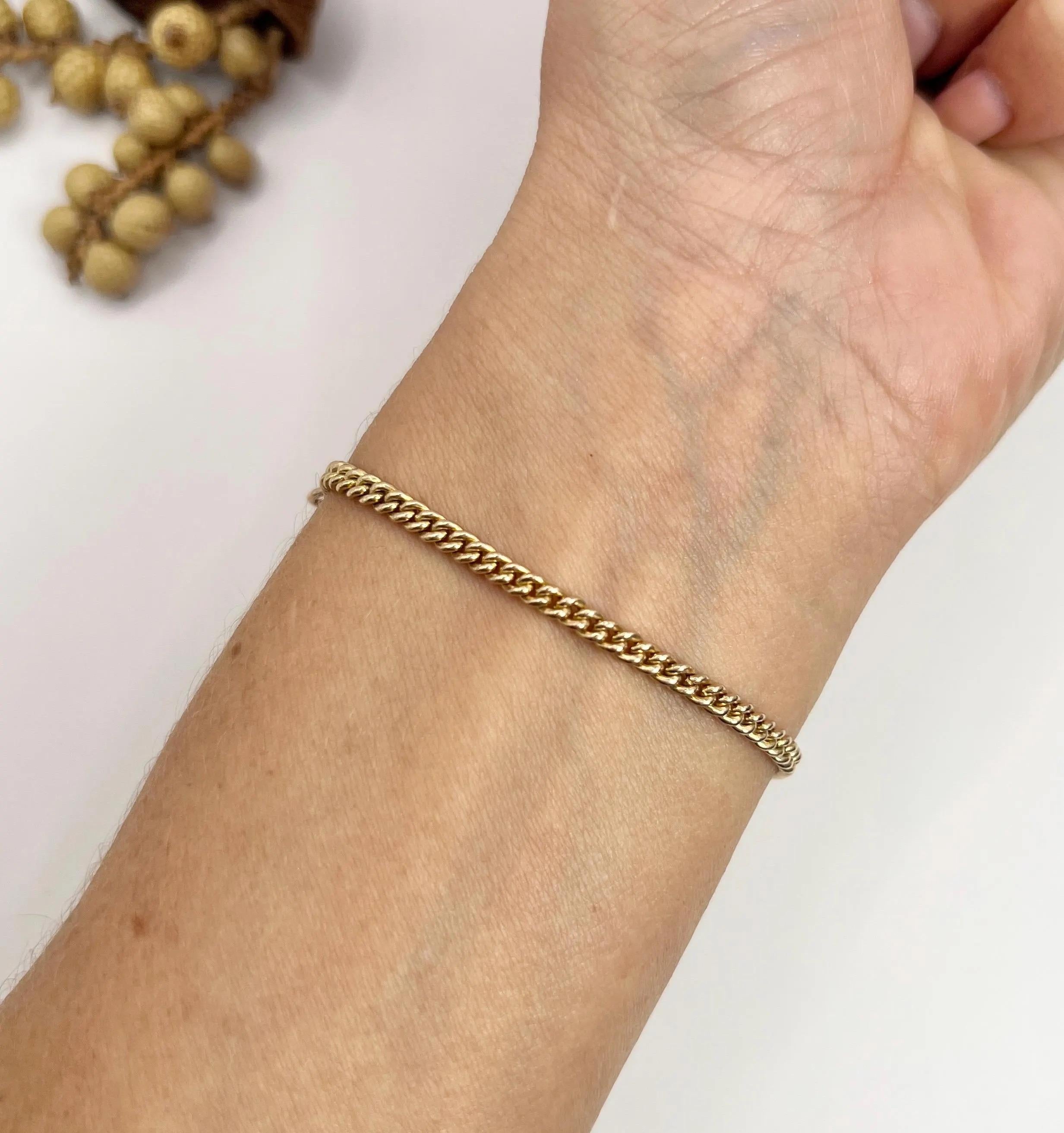 Antique Albert Bracelet 

9ct Rose Gold Stamped

Circa 1900

Step back in time with this exquisite Edwardian-era Albert bracelet, crafted from stunning 9ct rose gold. This piece features elegantly designed 3mm wide curb links that create a beautiful