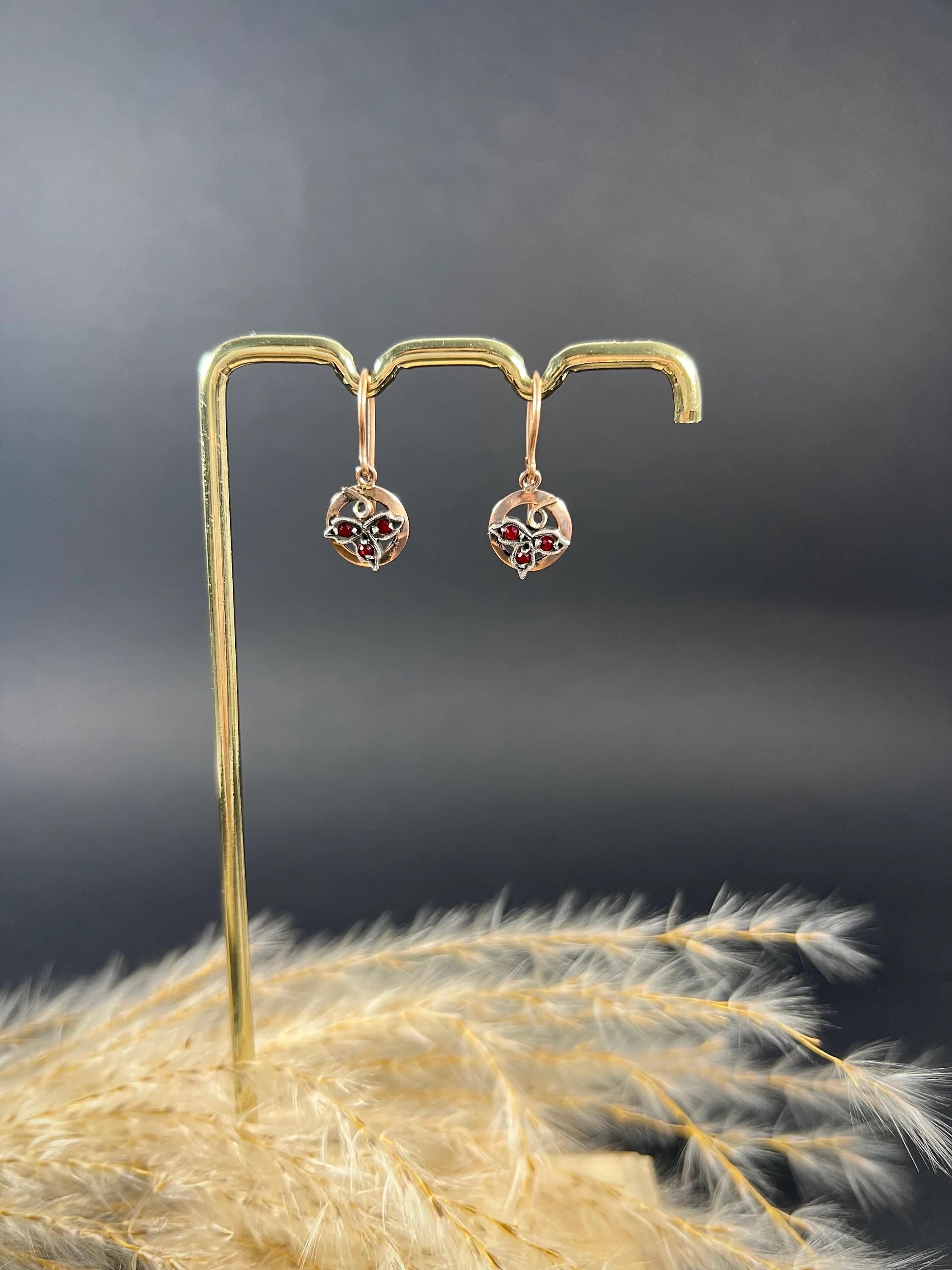 Round Cut 9ct Rose Gold Edwardian Garnet 3 Leaf Clover Drop Earrings With Silver Clovers For Sale