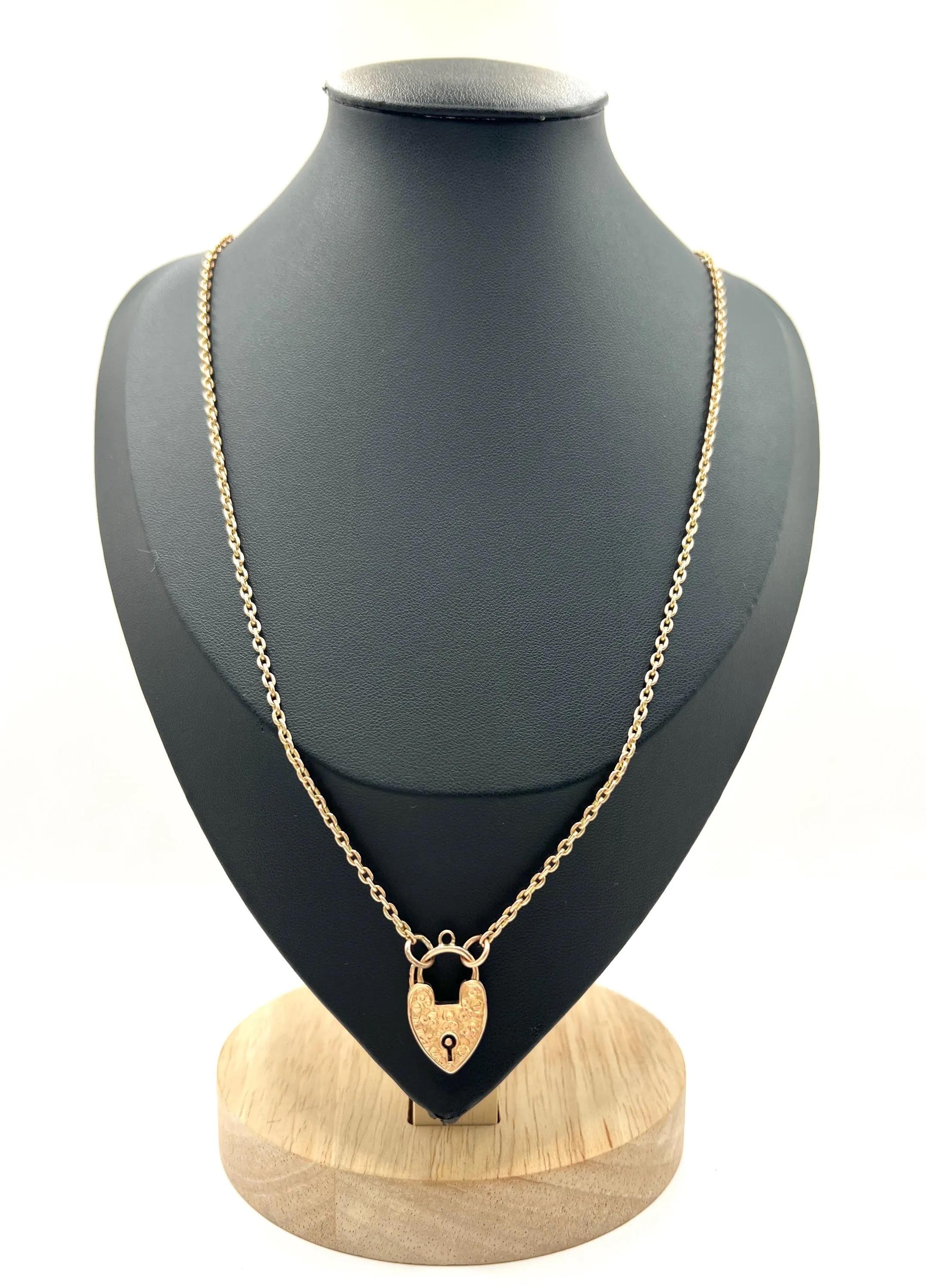 Antique Trace Link Chain

9ct Rose Gold Stamped & Tagged 

Circa 1910

This exquisite Edwardian chain is a true testament to the timeless beauty of antique jewellery. Crafted from 9ct rose gold, it features a delicate yet sturdy design that is sure