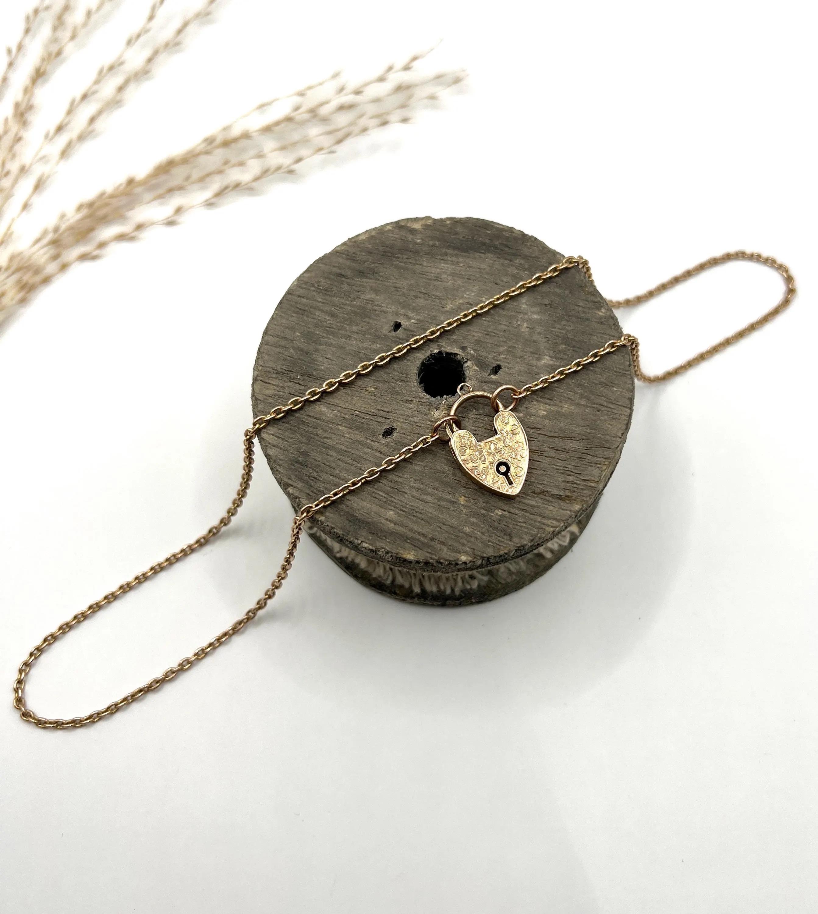 9ct Rose Gold, Edwardian Trace Chain with Fancy Engraved Heart Padlock Clasp For Sale 1