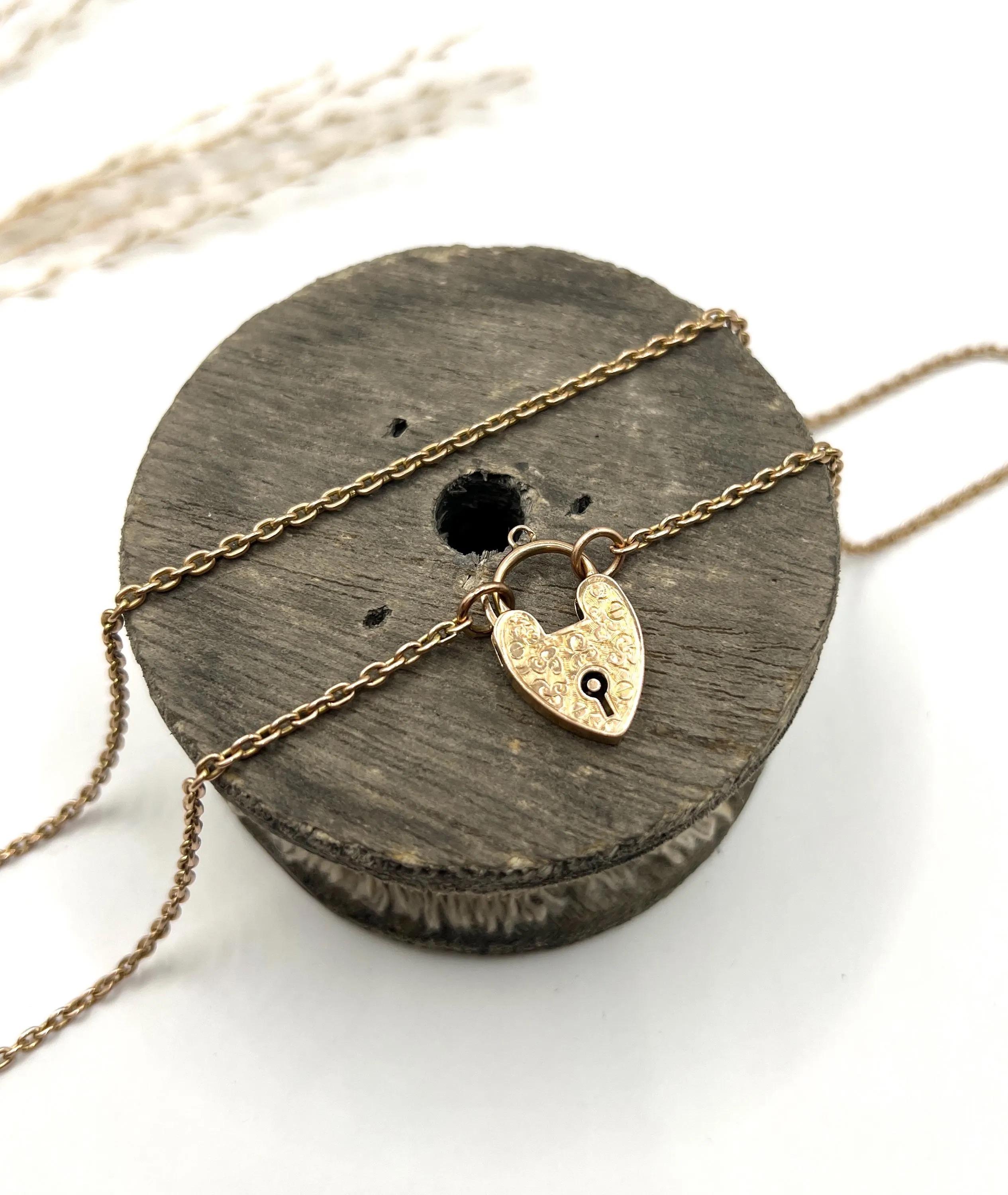 9ct Rose Gold, Edwardian Trace Chain with Fancy Engraved Heart Padlock Clasp For Sale 3