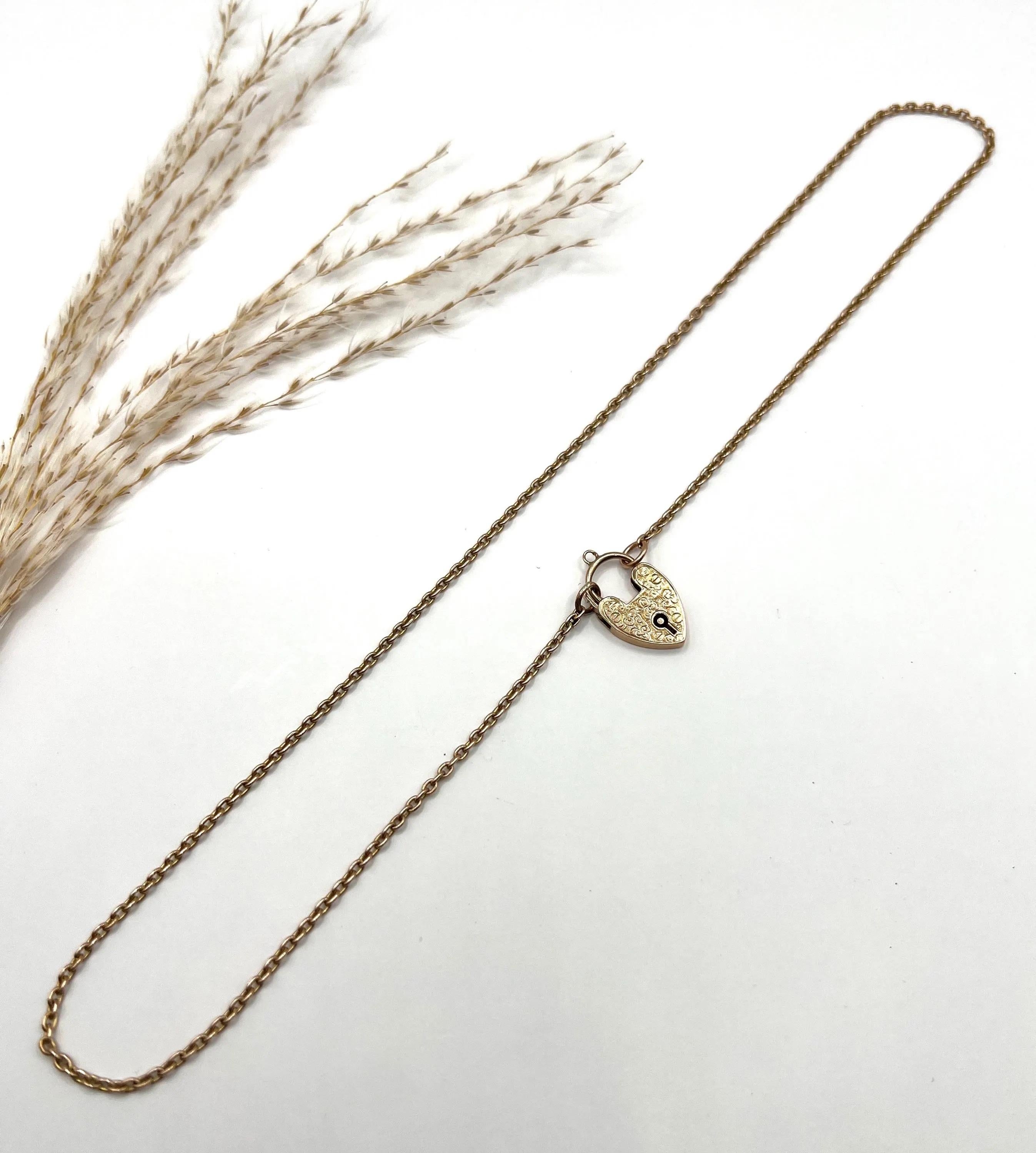 9ct Rose Gold, Edwardian Trace Chain with Fancy Engraved Heart Padlock Clasp For Sale 4