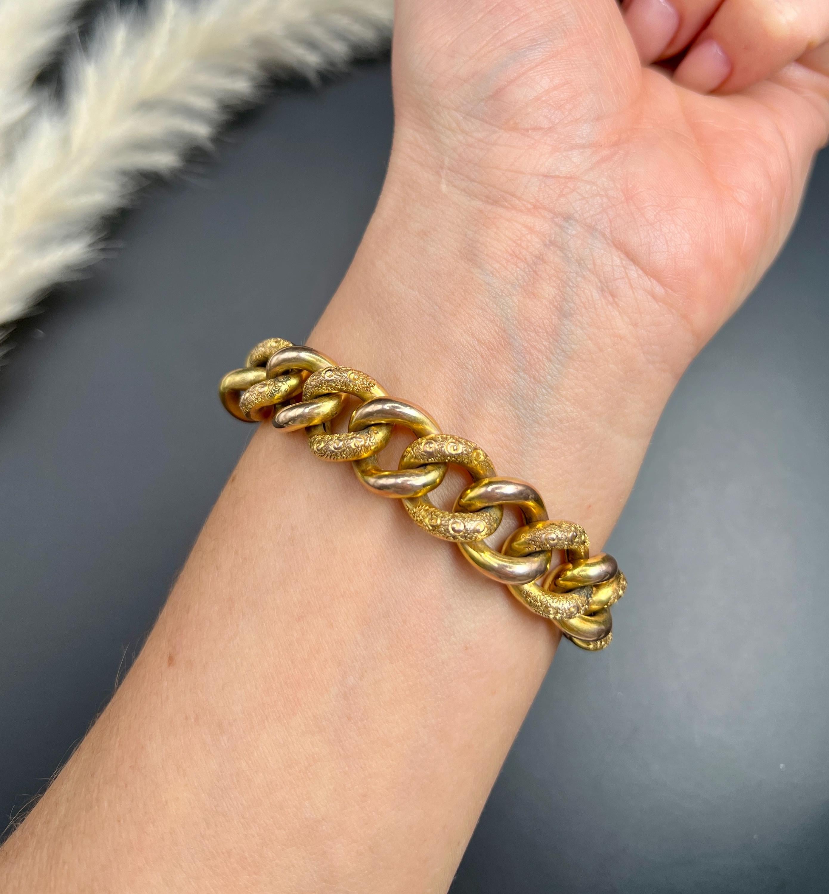 9ct Rose Gold Victorian Night & Day Floral Patterned Curb Bracelet Heart Padlock In Good Condition For Sale In Brighton, GB