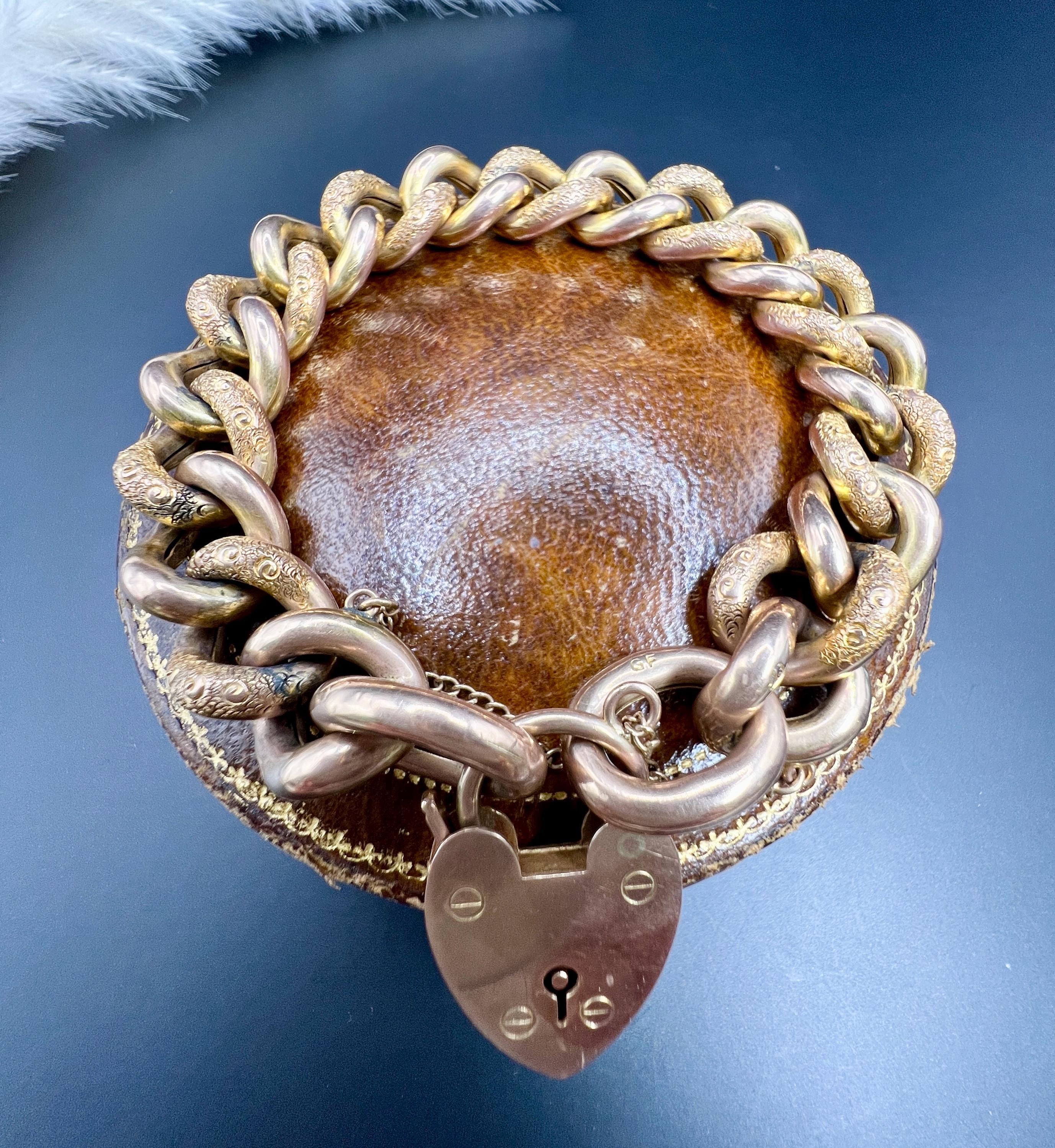 9ct Rose Gold Victorian Night & Day Floral Patterned Curb Bracelet Heart Padlock For Sale 3