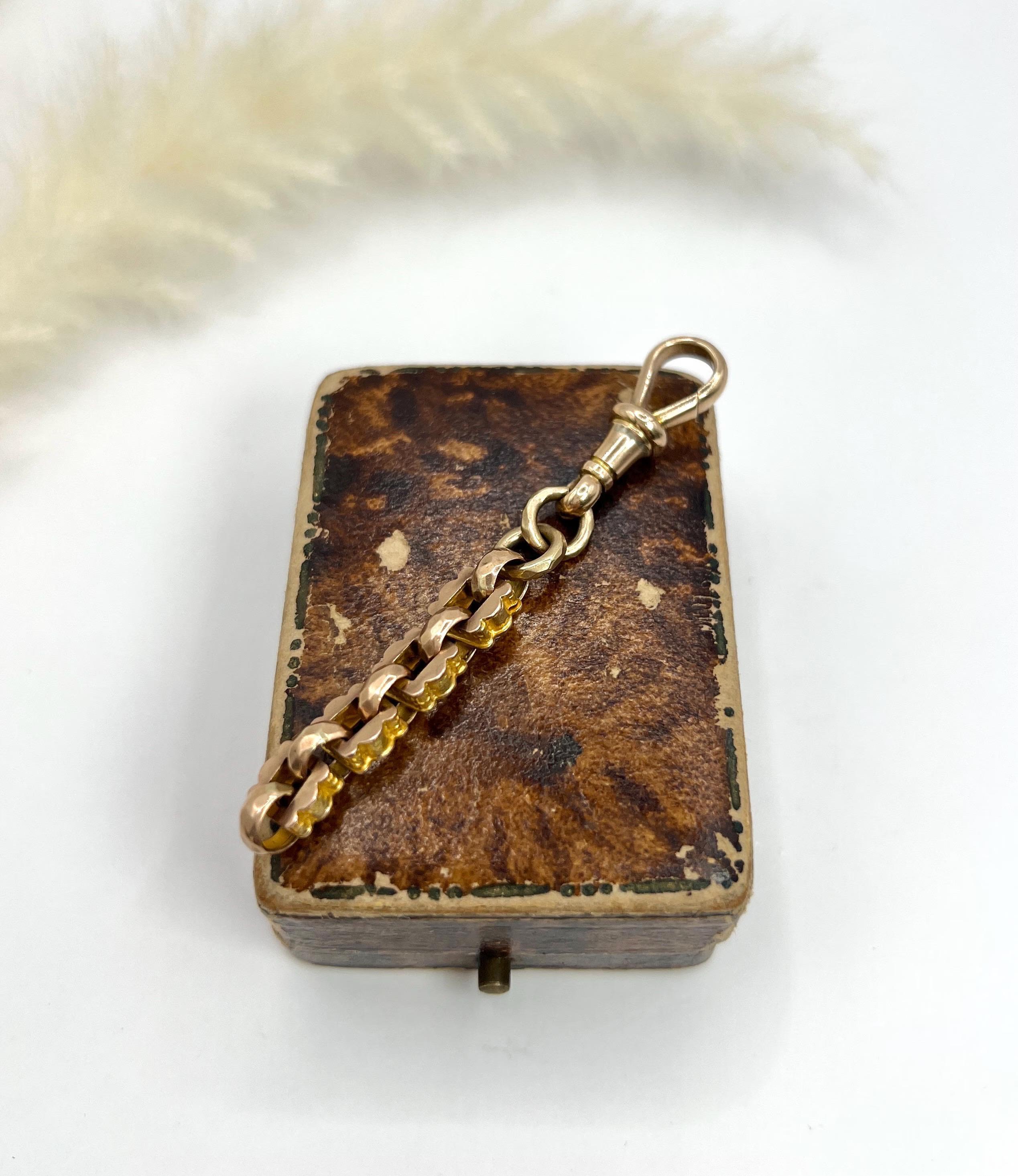 9ct Two Colour Gold, Victorian Box Link Chain Extender Pendant with Swivel clasp In Good Condition For Sale In Brighton, GB