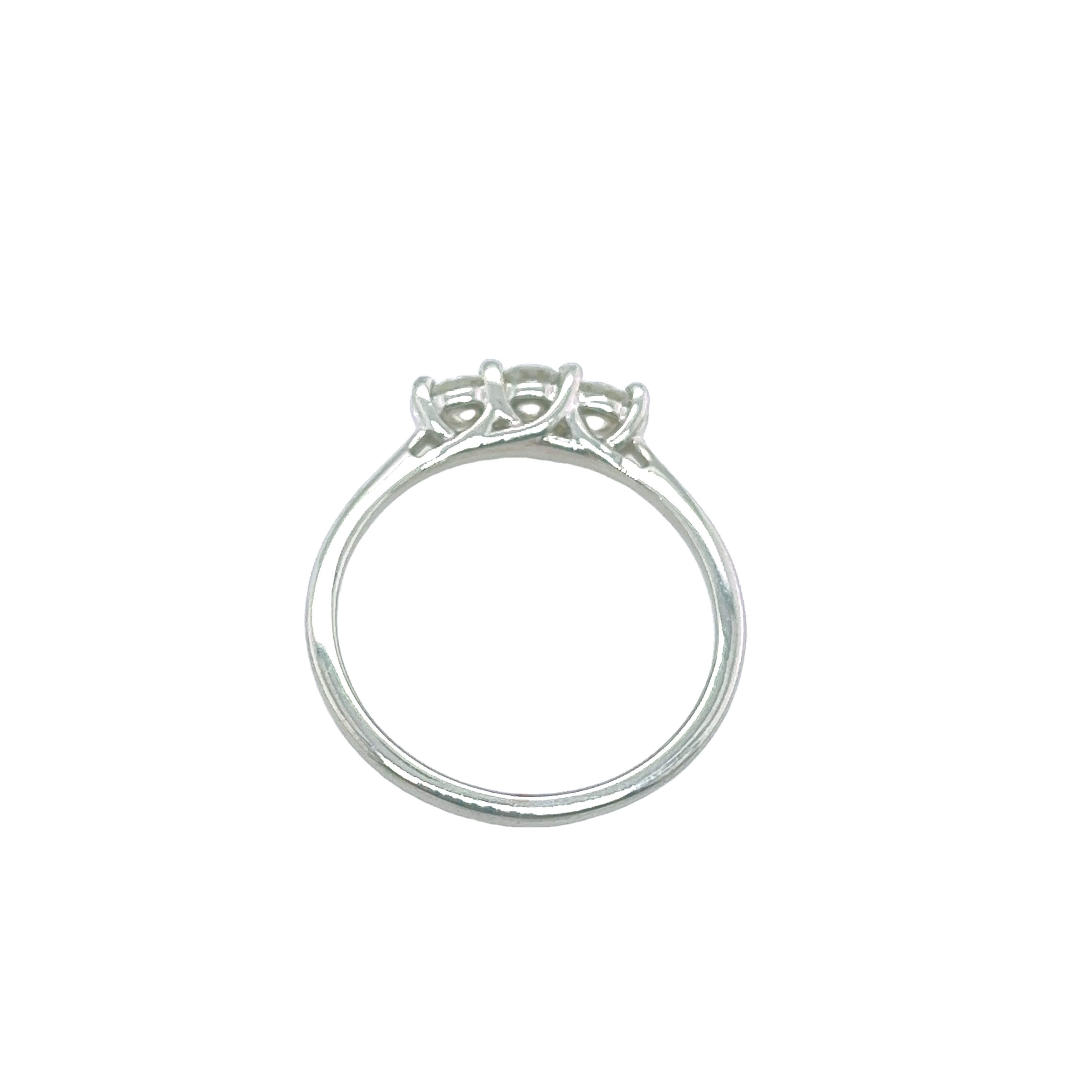Round Cut 9ct White Gold 3-Stone Diamond Ring Set With 0.50ct Natural Round Diamonds For Sale