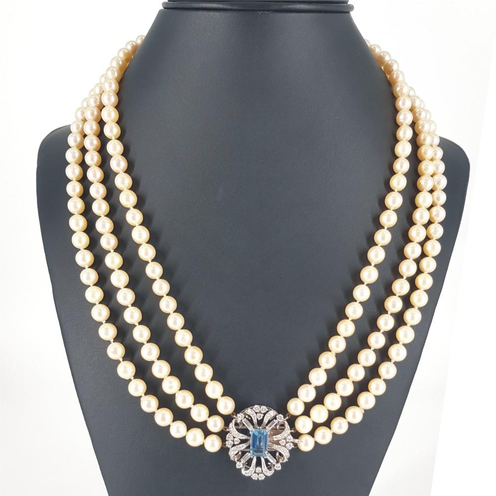 This unique pearl necklace, weighing 10 grams, is made with 206 round pearls. The pendant features a baguette cut Aquamarine as its center stone weighing an estimated 3.0 carat and is surrounded by 16 RBC Diamonds weighing 0.8 carat in total, 20 RBC