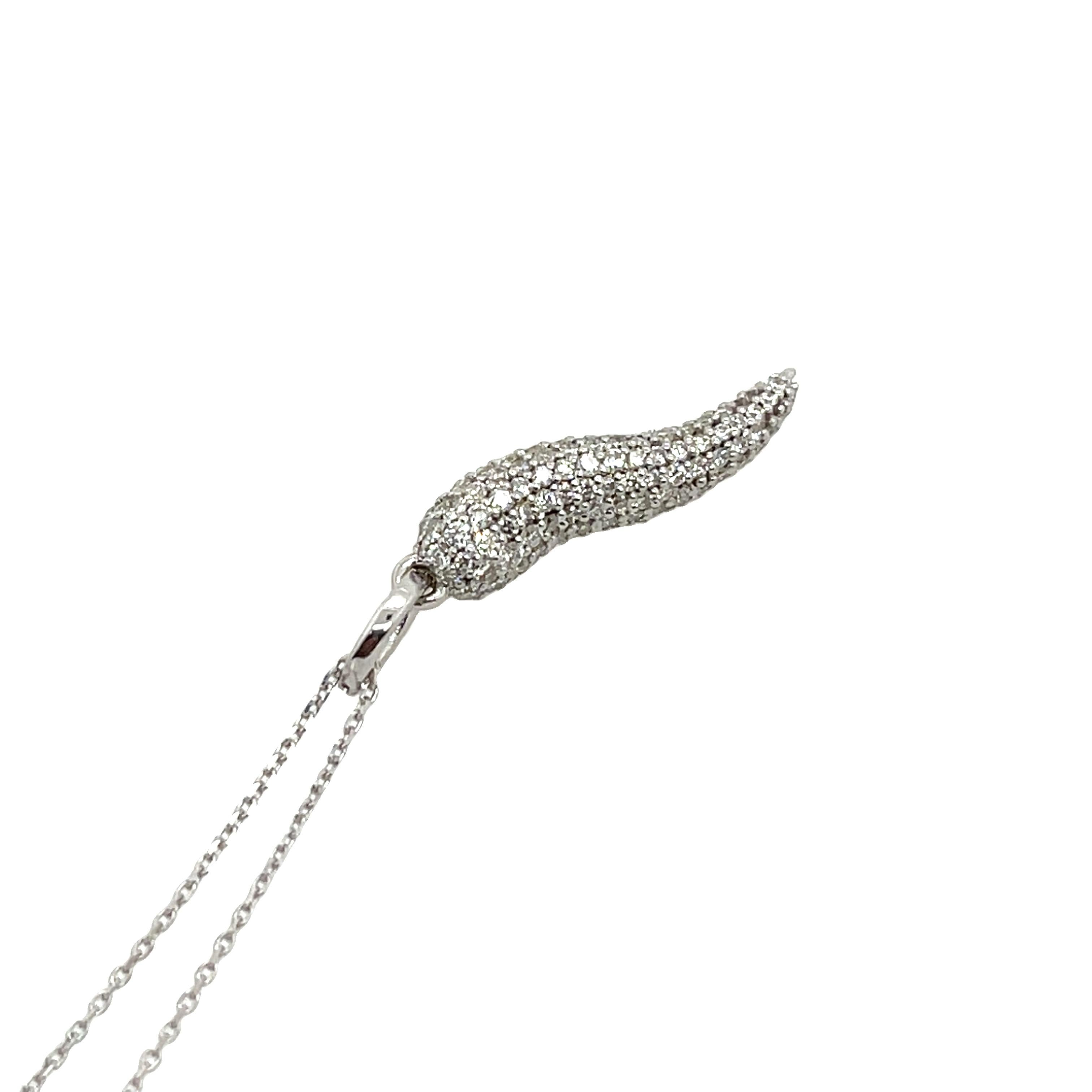 Ciondolo Horn in oro bianco 9ct con pavé di diamanti In condizioni Nuovo in vendita a London, GB