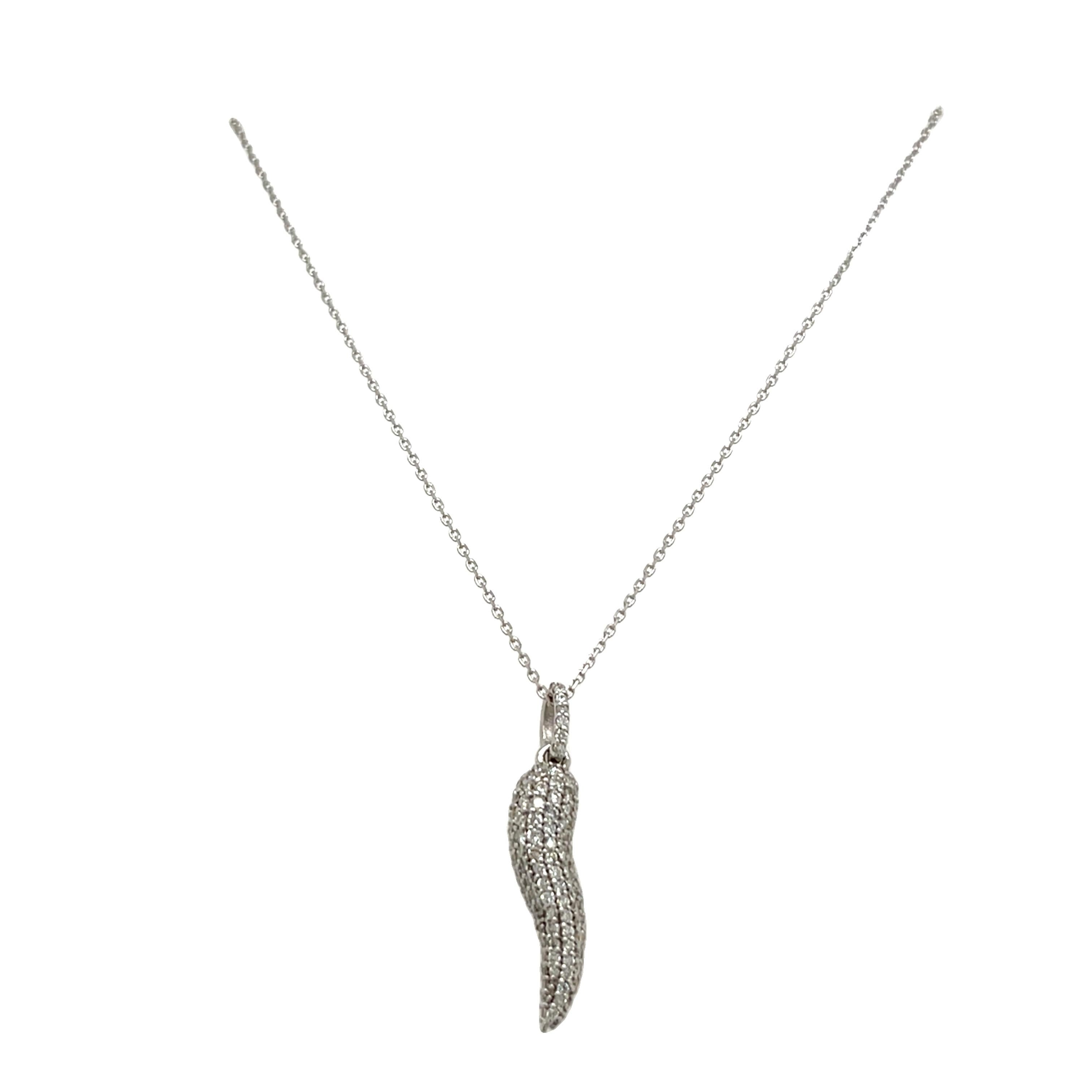 Ciondolo Horn in oro bianco 9ct con pavé di diamanti in vendita 1