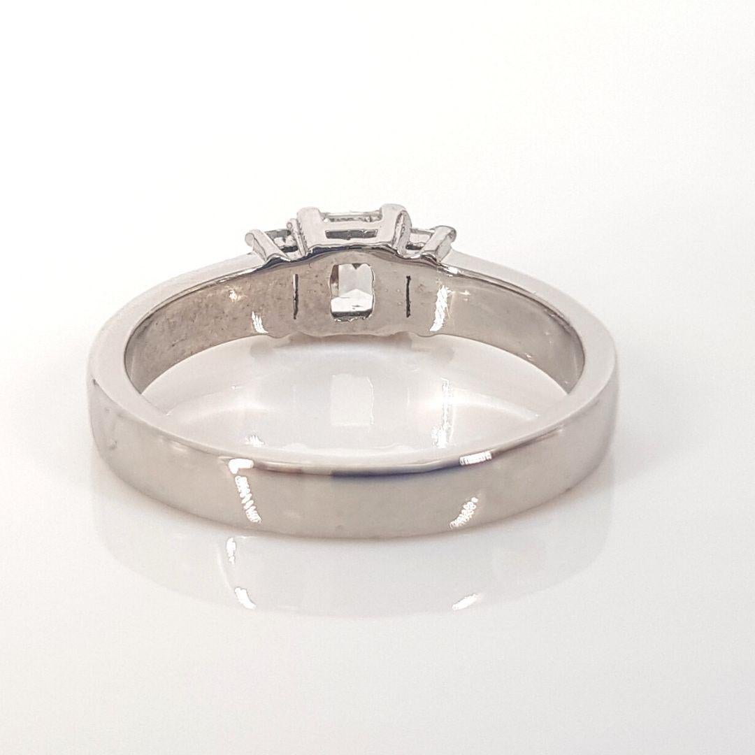 9 Carat White Gold Diamond Ring For Sale 1