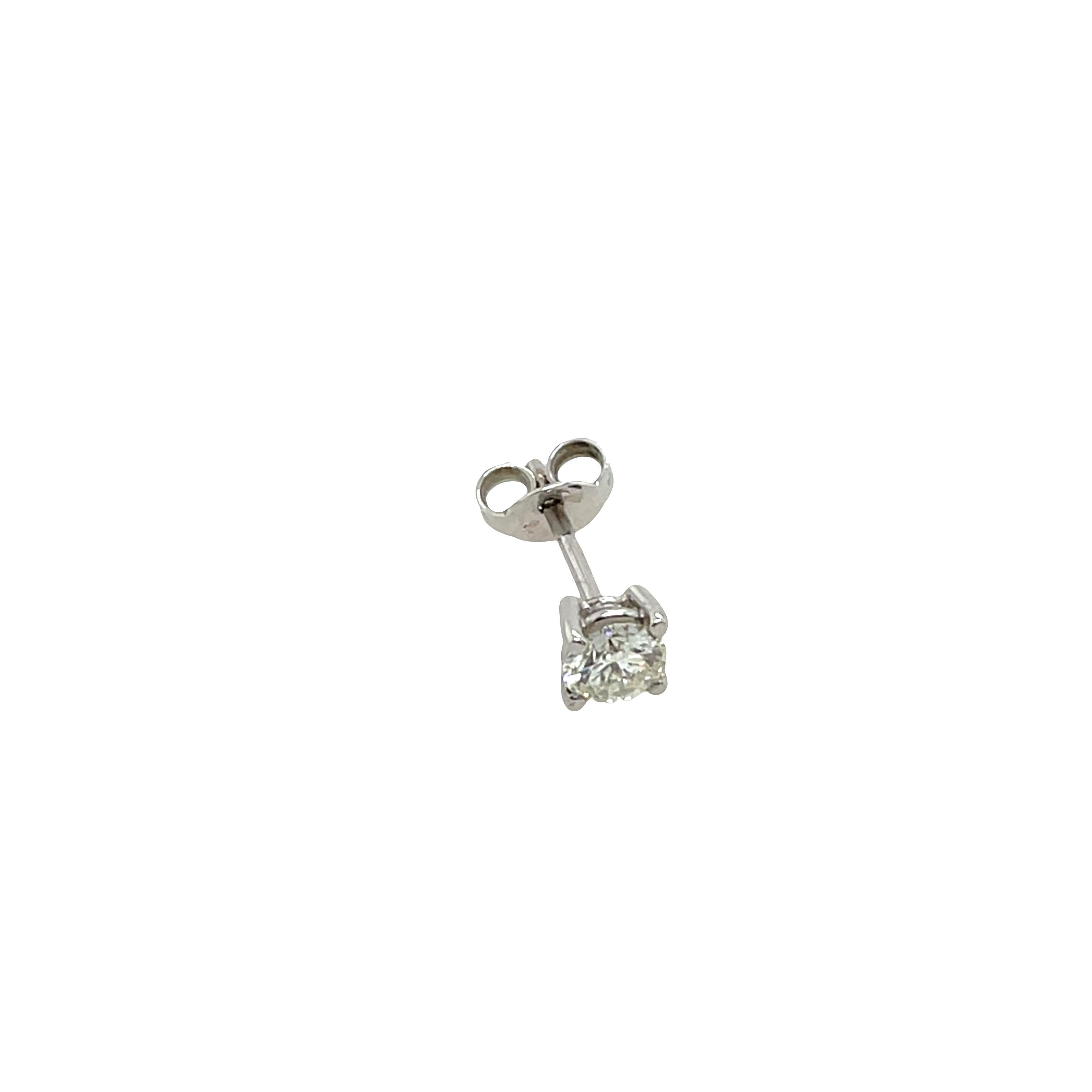 Pendientes de un solo diamante en oro blanco de 9 ct, 0,33 ct Corte redondo en venta