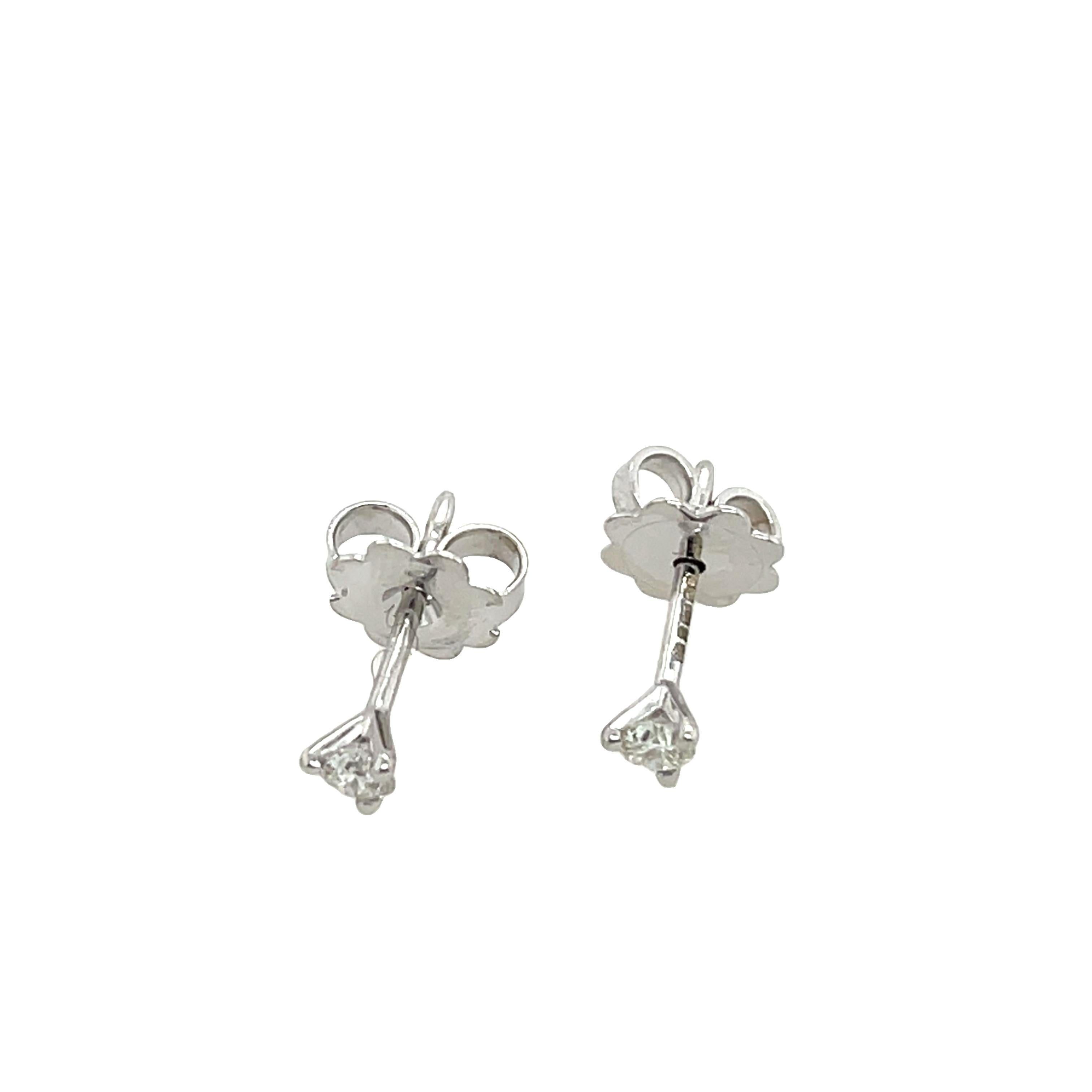 Orecchini con diamanti in oro bianco 9ct, 0,18ct In condizioni ottime in vendita a London, GB