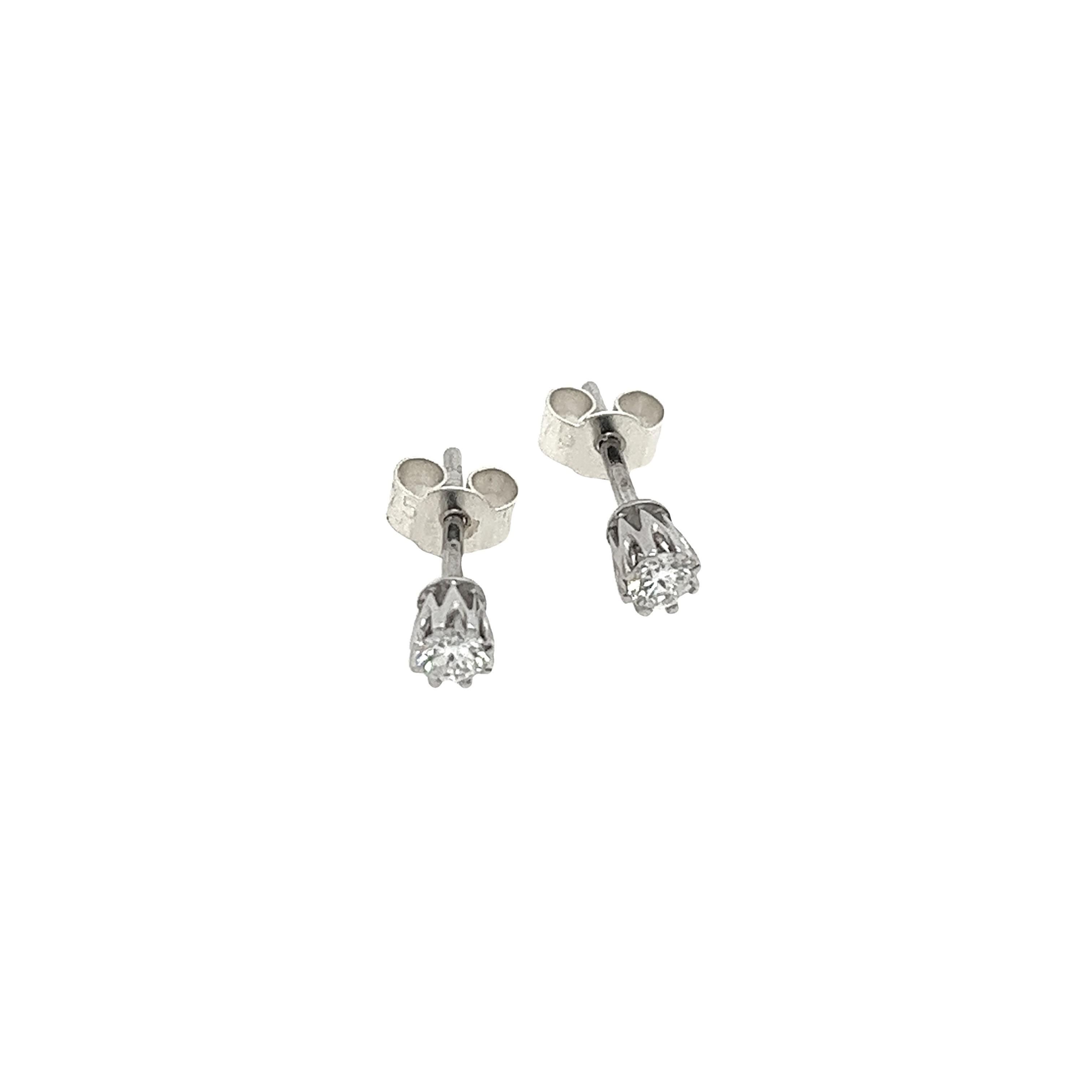 Round Cut 9ct White Gold Diamond Stud Earrings, Set With 0.20ct G/VS1 Diamonds For Sale