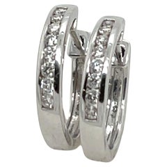 Pendientes de aro con bisagra de diamantes naturales de oro blanco de 9 ct