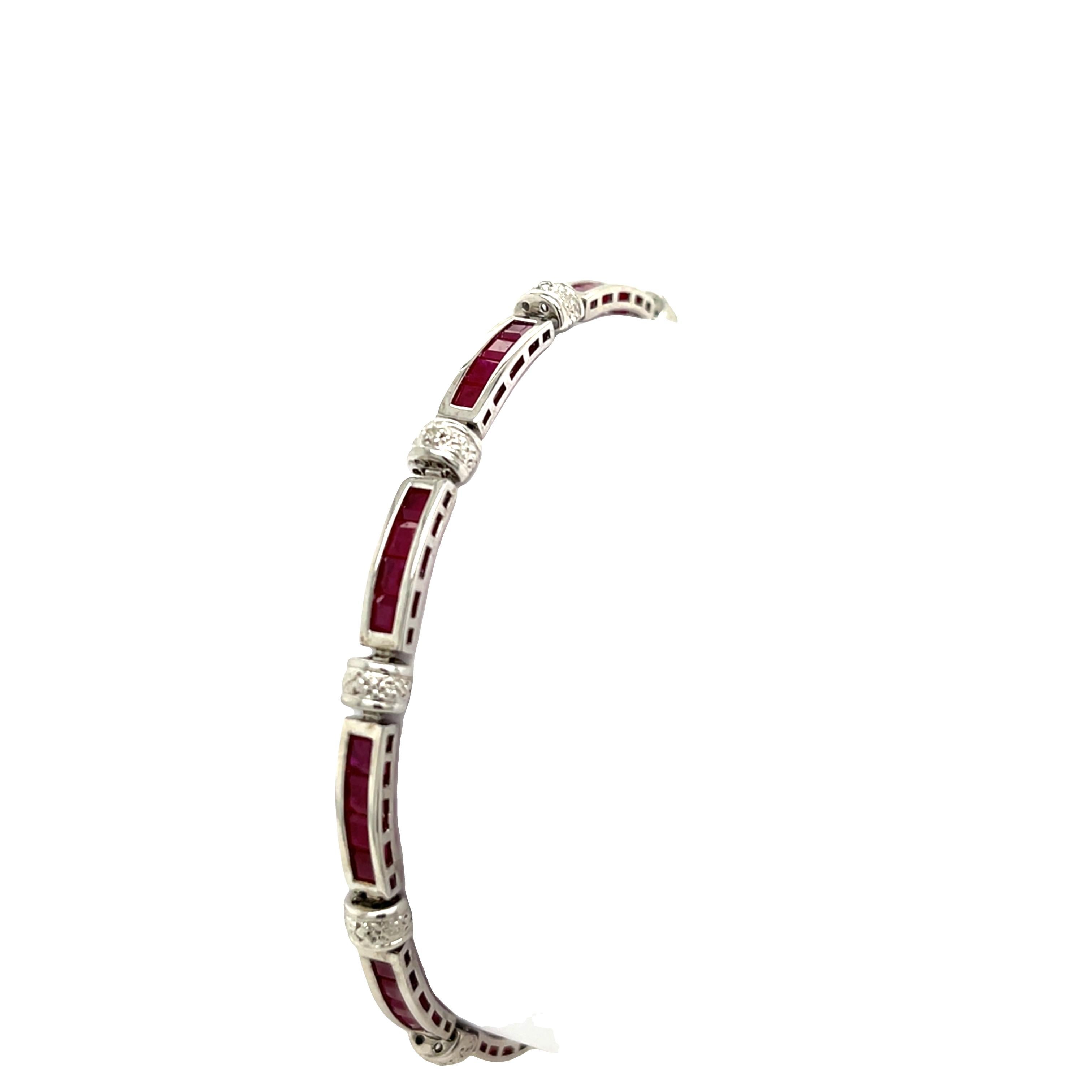 Pulsera de oro blanco de 9 ct con rubí natural Corte cuadrado en venta