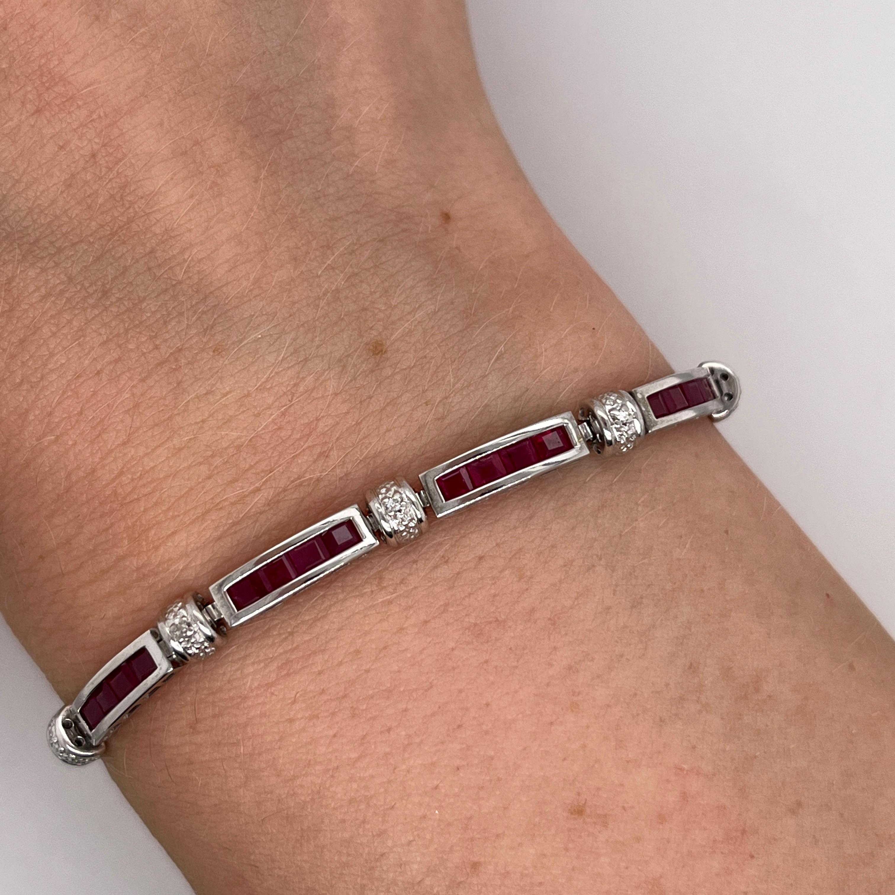 Pulsera de oro blanco de 9 ct con rubí natural en Excelente estado para la venta en London, GB