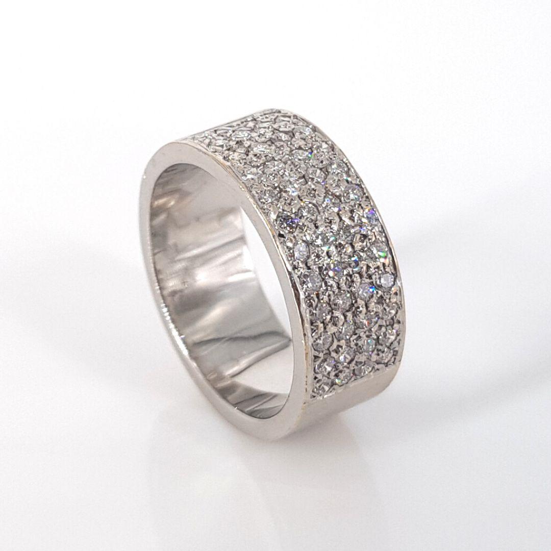 9 Karat Weißgold Diamantring mit Pavé-Diamant (Rundschliff) im Angebot