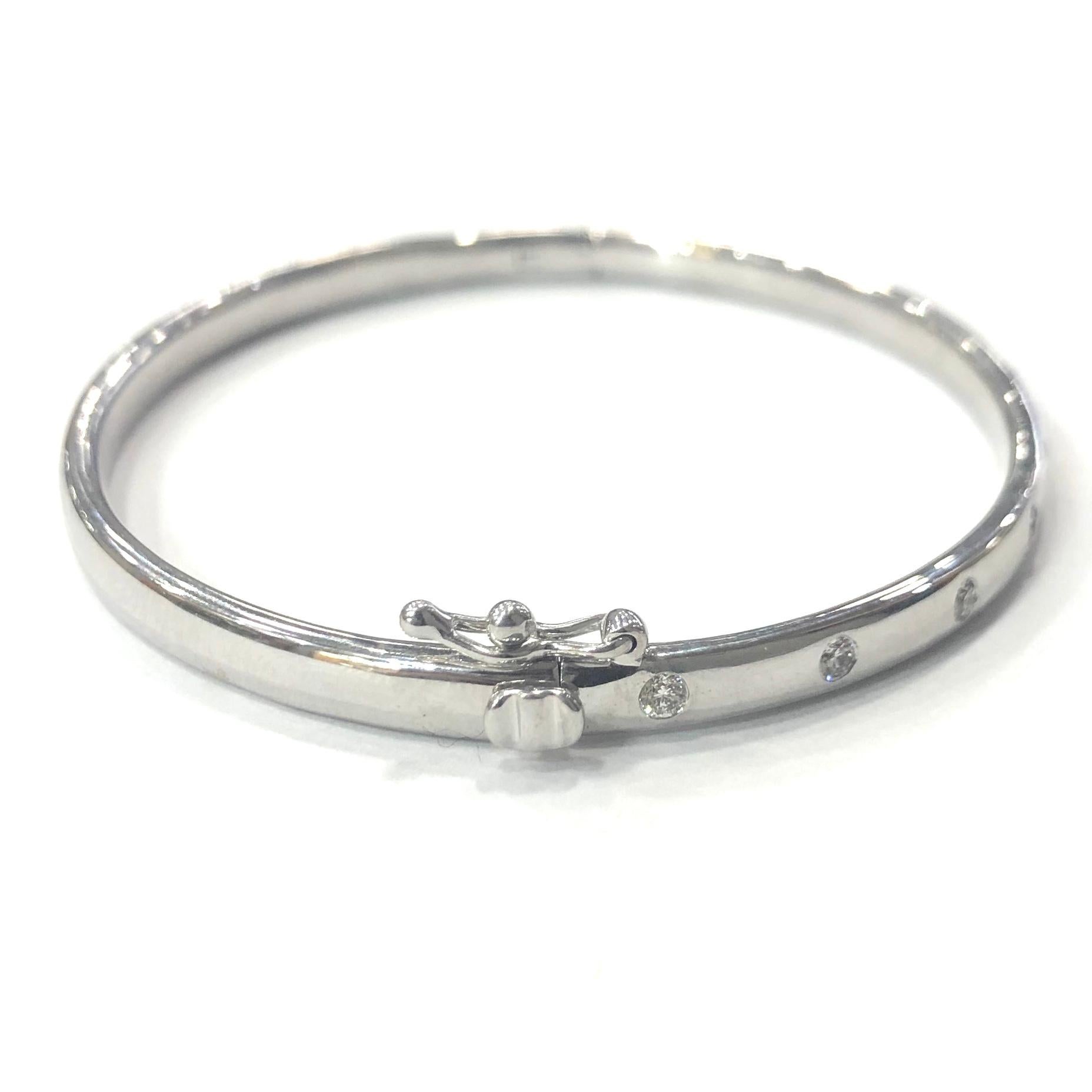 9ct White Gold Solid Hinged Diamond Bangle. Set with 10 Round brilliant cut diamonds.
With a push release clasp and safety catch

Approximate total Diamond weight : 0.50ct
Width : 4.5mm
Total Weight : 18.6g