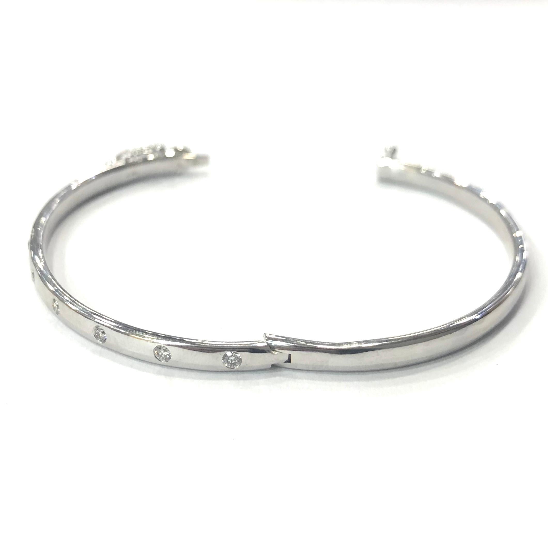 9 Carat White Gold Solid Hinged Diamond Bangle In New Condition For Sale In Oxted, Surrey