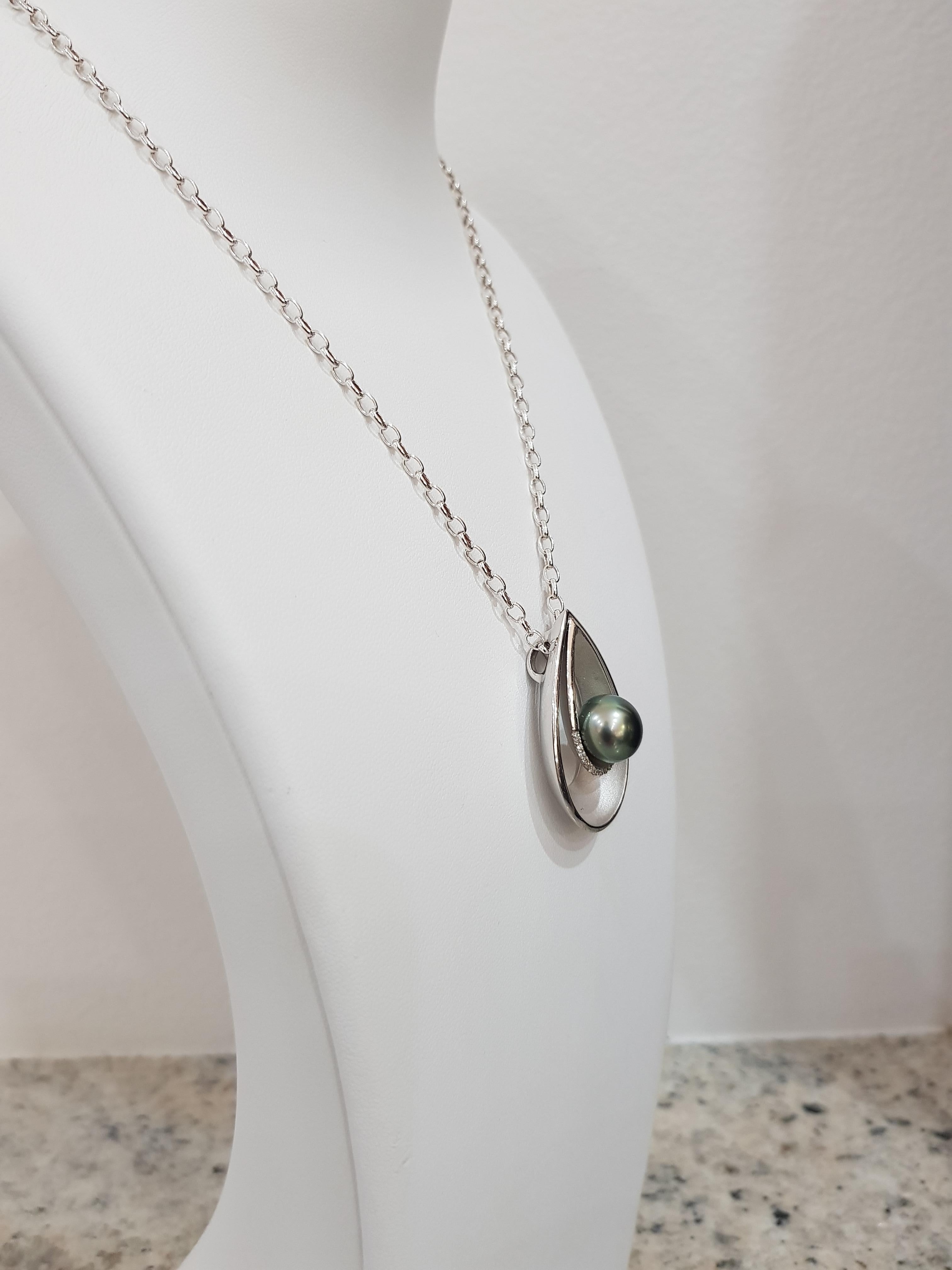 9 Carat White Gold Tahitian South Sea Pearl Pendant In New Condition For Sale In Broome, Western Australia