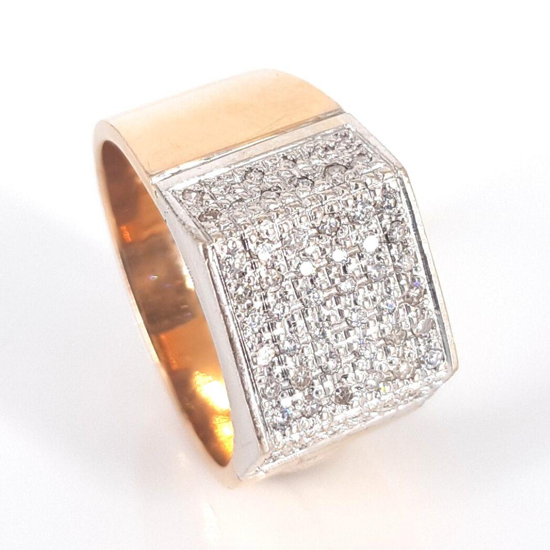 Masculine
Item Attributes:
Metal Colour:                White
Weight:                          11.5g	
Size:                              S (9 1/2) 	
Stone Attributes
Number of Stones:       60 x Diamond
Cut:                               Round
