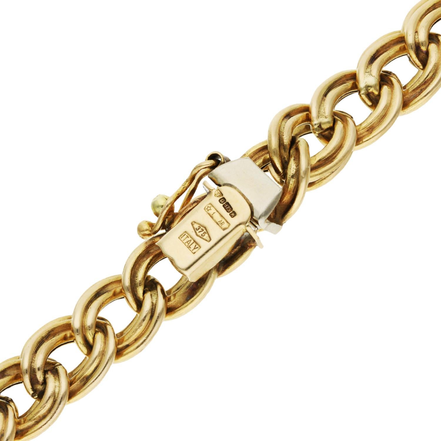 Looking for a classic and versatile piece of jewellery to add to your collection? Look no further than our Pre-Owned 9ct Yellow Gold 18 Inch Double Curb Style Chain Necklace!

Crafted from high-quality 9ct yellow gold, this beautiful fancy curb