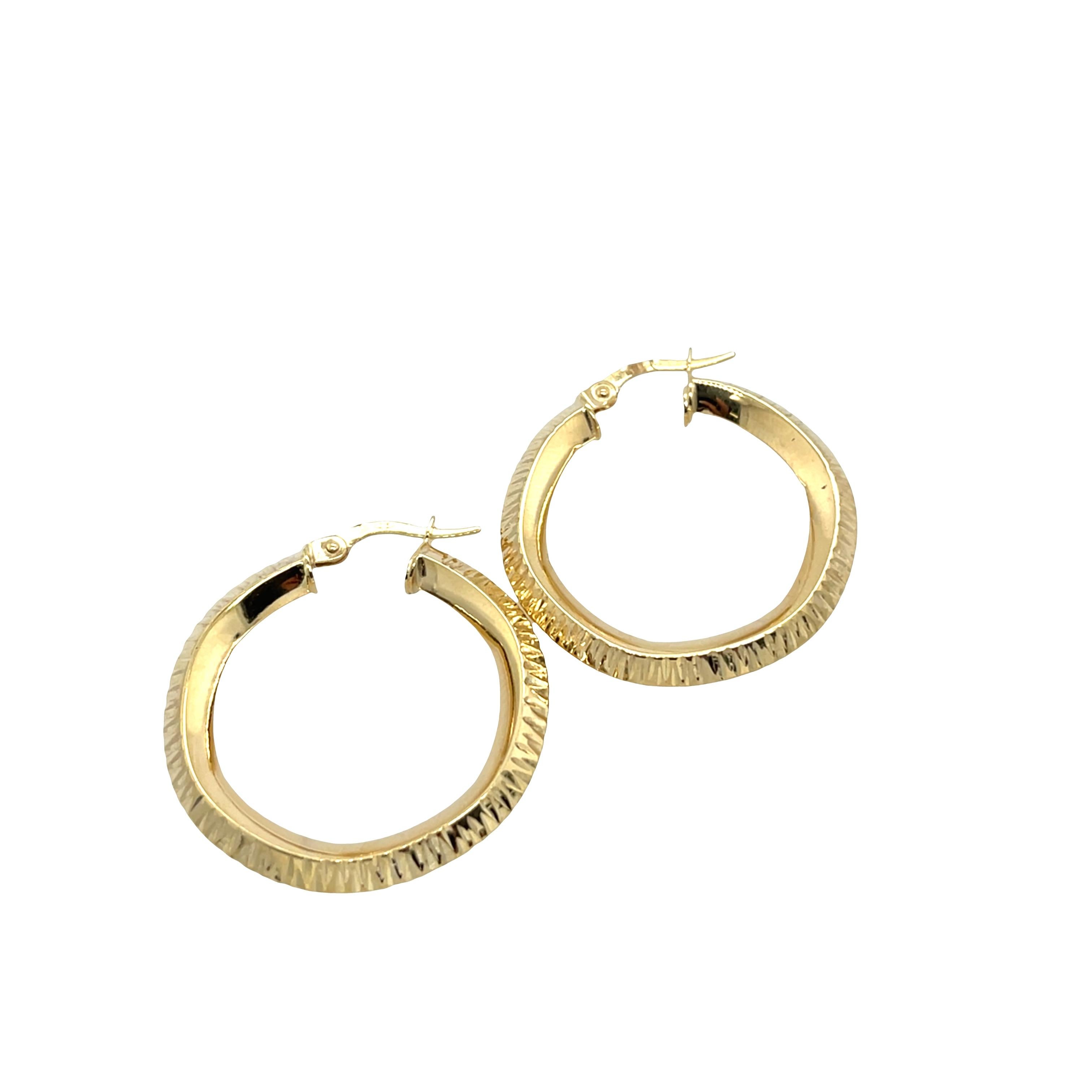 Donna Orecchini a cerchio semplici in oro giallo 9ct da 28 mm con chiusura a scatto in vendita