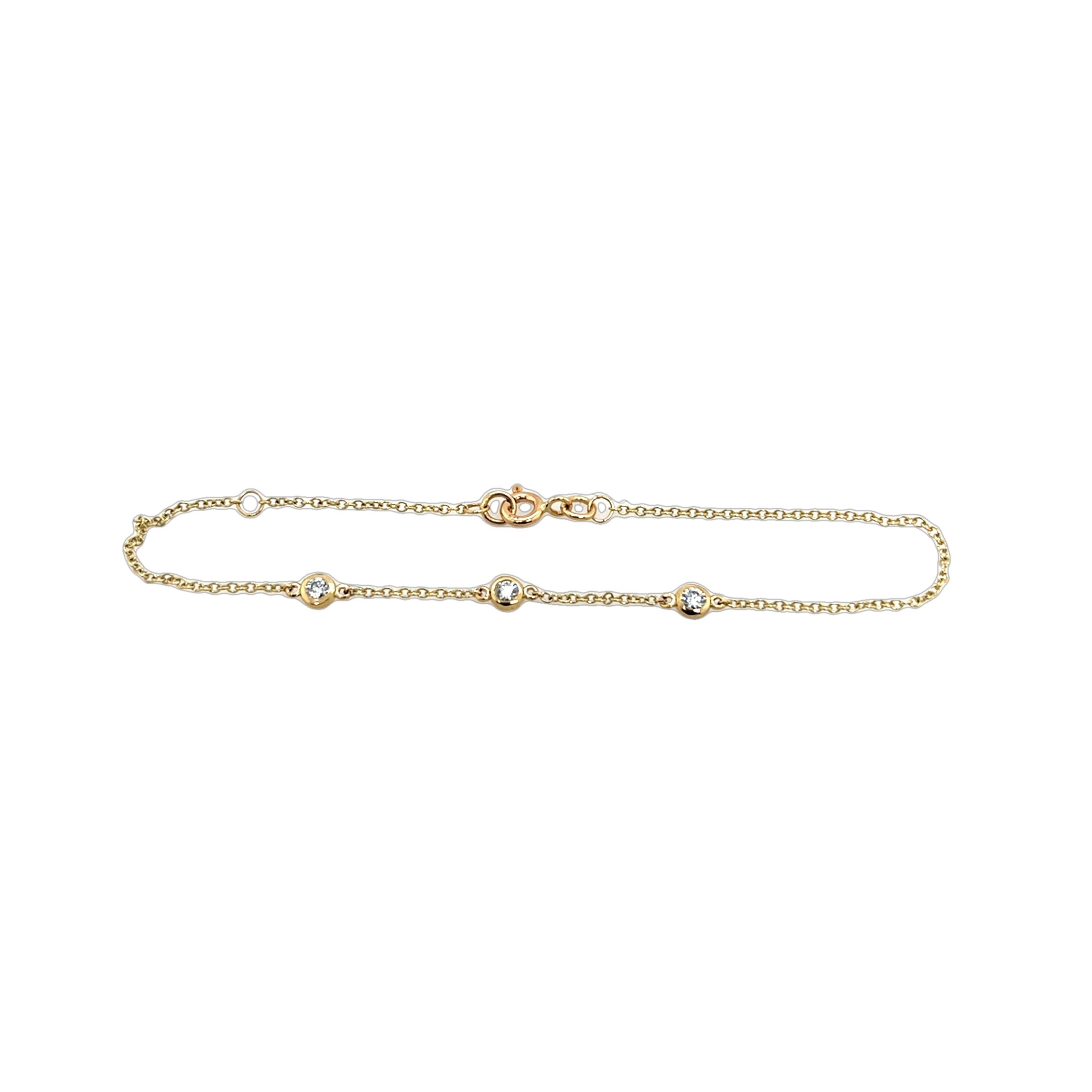 Round Cut 9ct Yellow Gold 3 Stone Round Brilliant Cut Diamond Bracelet Adjustable Length For Sale