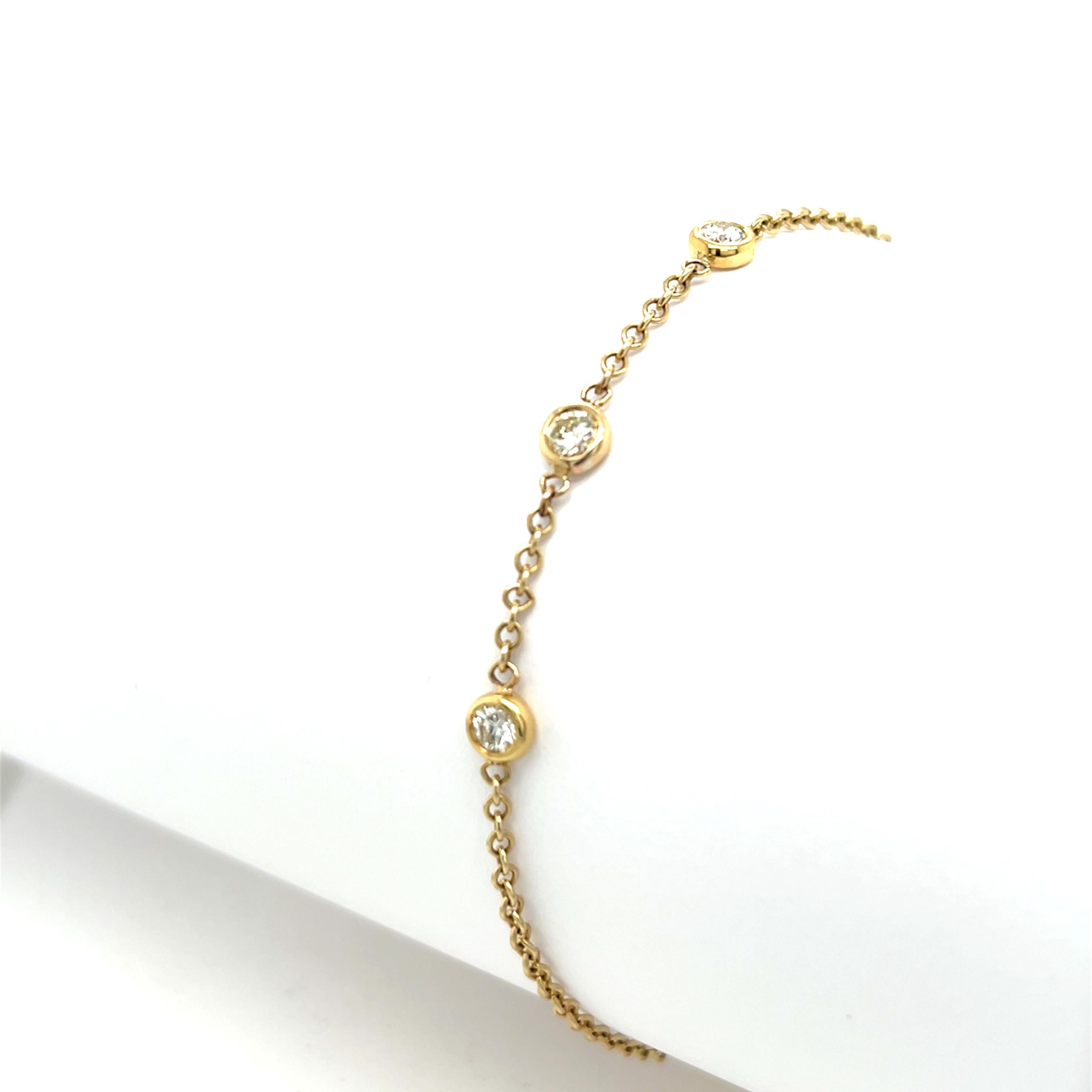 Round Cut 9ct Yellow Gold 3 Stone Round Brilliant Cut Diamond Bracelet Adjustable Length For Sale