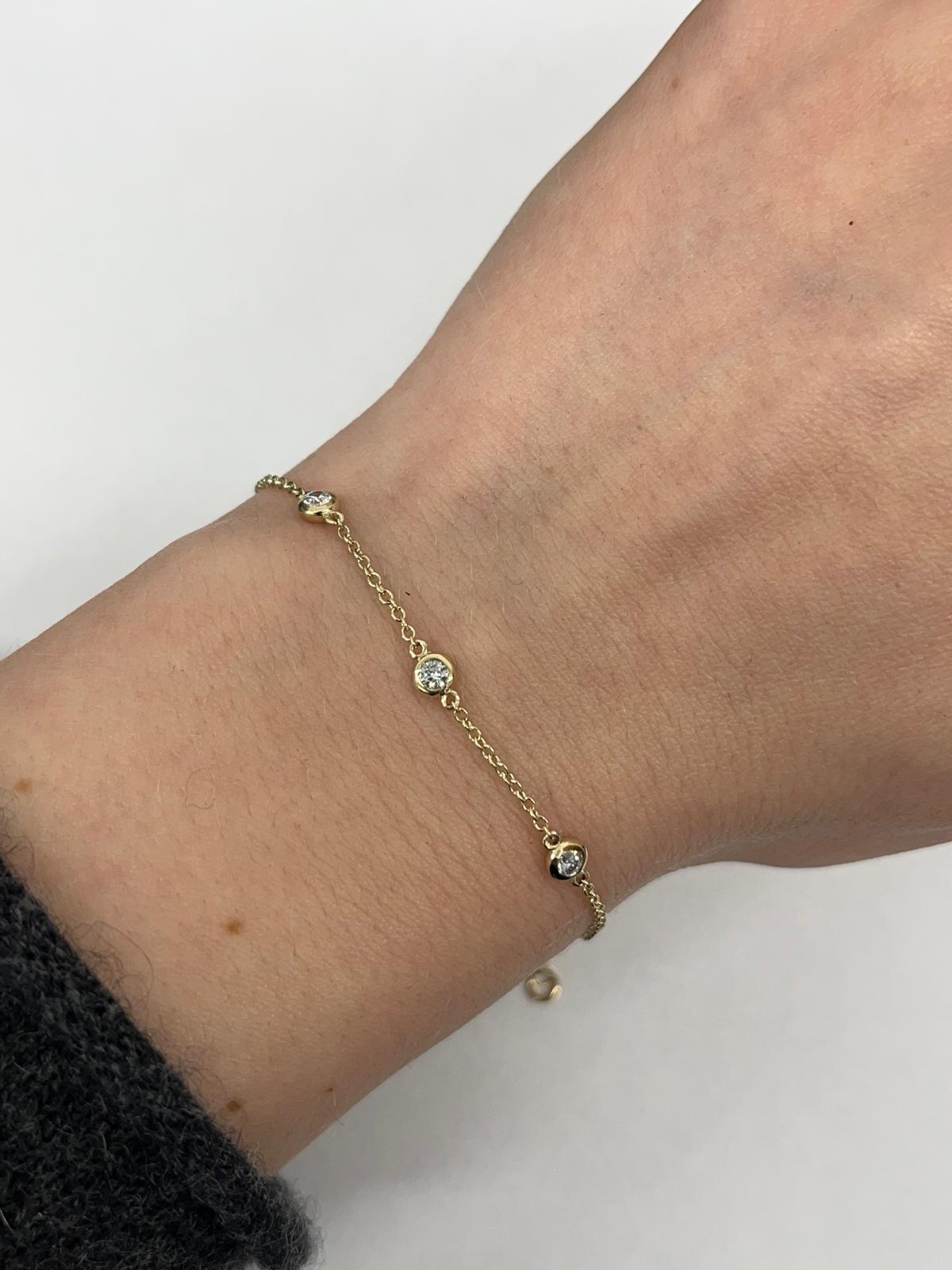 Women's or Men's 9ct Yellow Gold 3 Stone Round Brilliant Cut Diamond Bracelet Adjustable Length For Sale