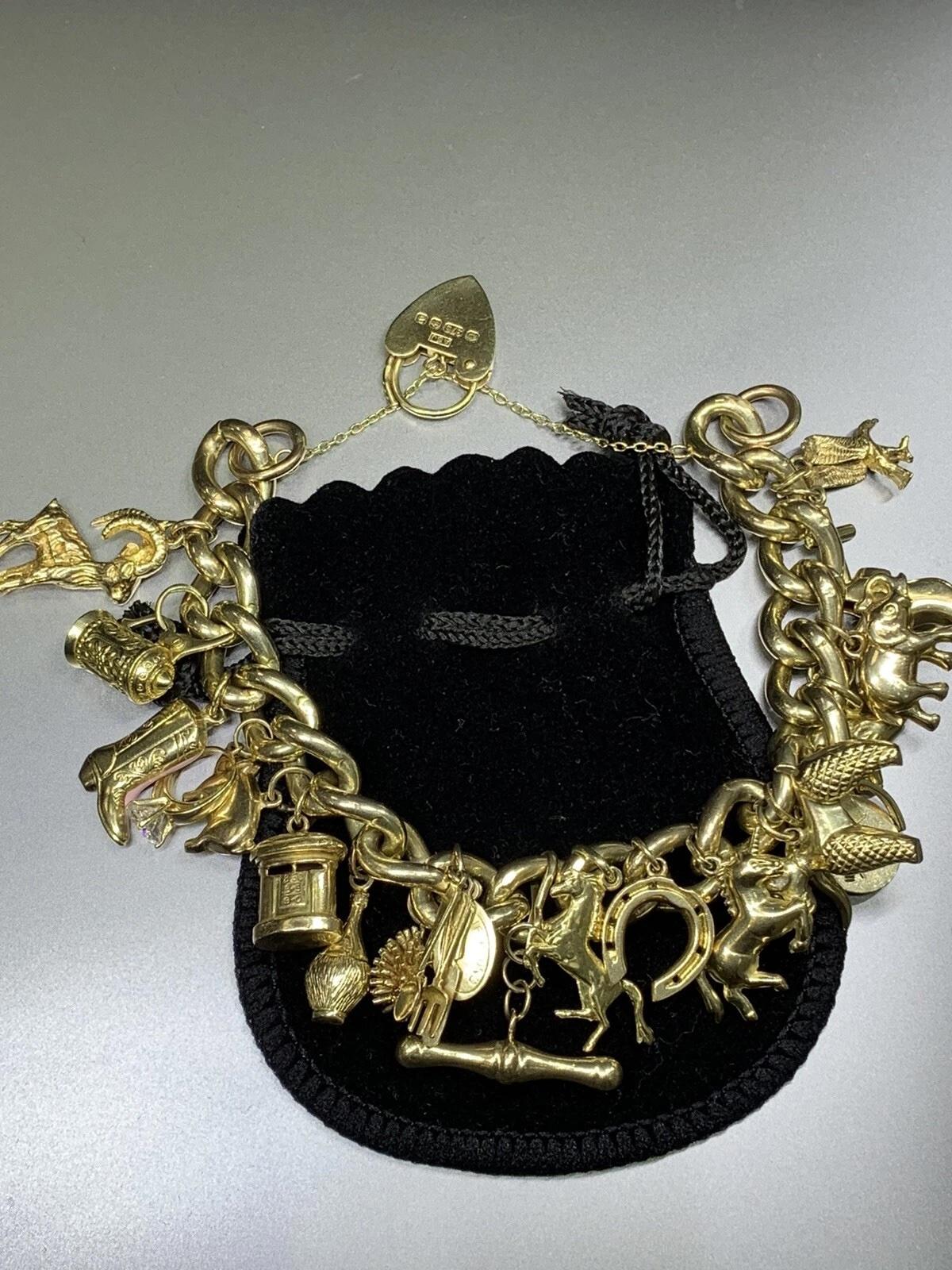 Bracciale Charme Antiques in oro giallo 9 ct. In condizioni Nuovo in vendita a London, GB