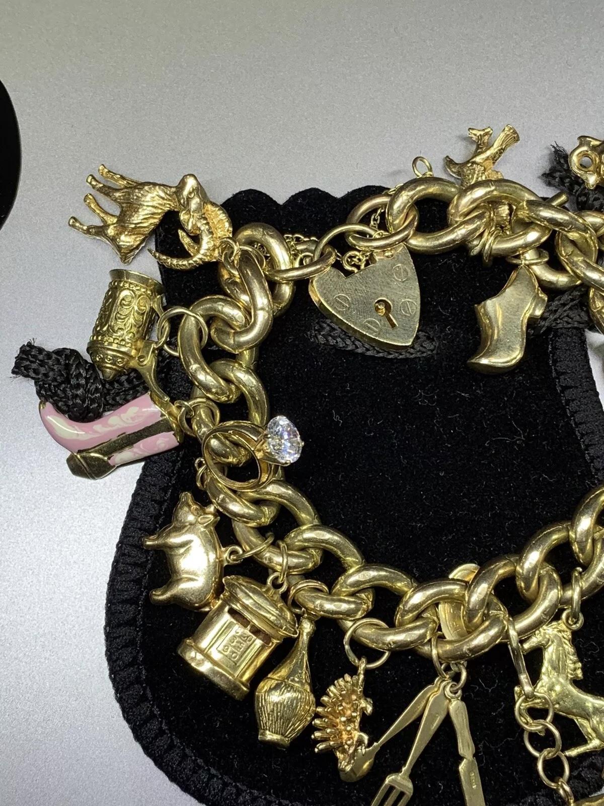 Bracciale Charme Antiques in oro giallo 9 ct. in vendita 3