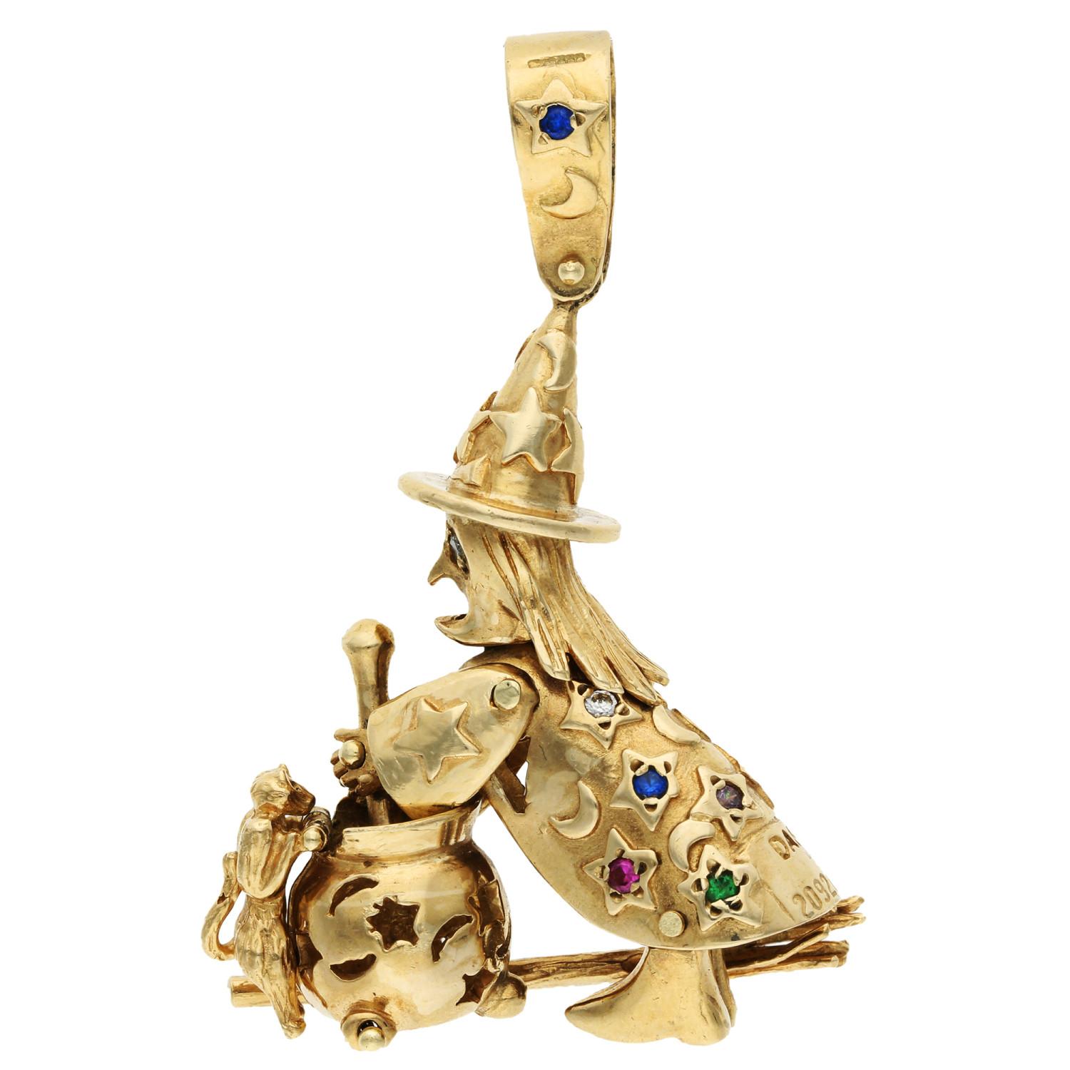 9ct Yellow Gold Articulated Witch Charm Pendant  In Good Condition For Sale In Birmingham, GB