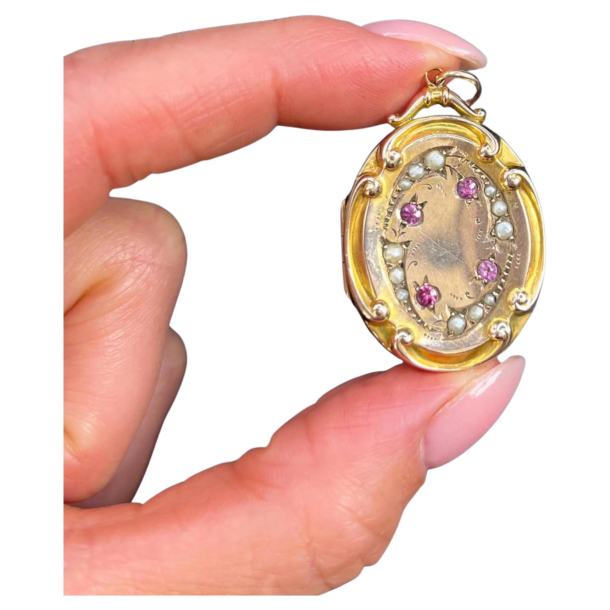 9ct Yellow Gold Back & Front, Edwardian Floral Seed Pearl Set Oval Locket im Angebot