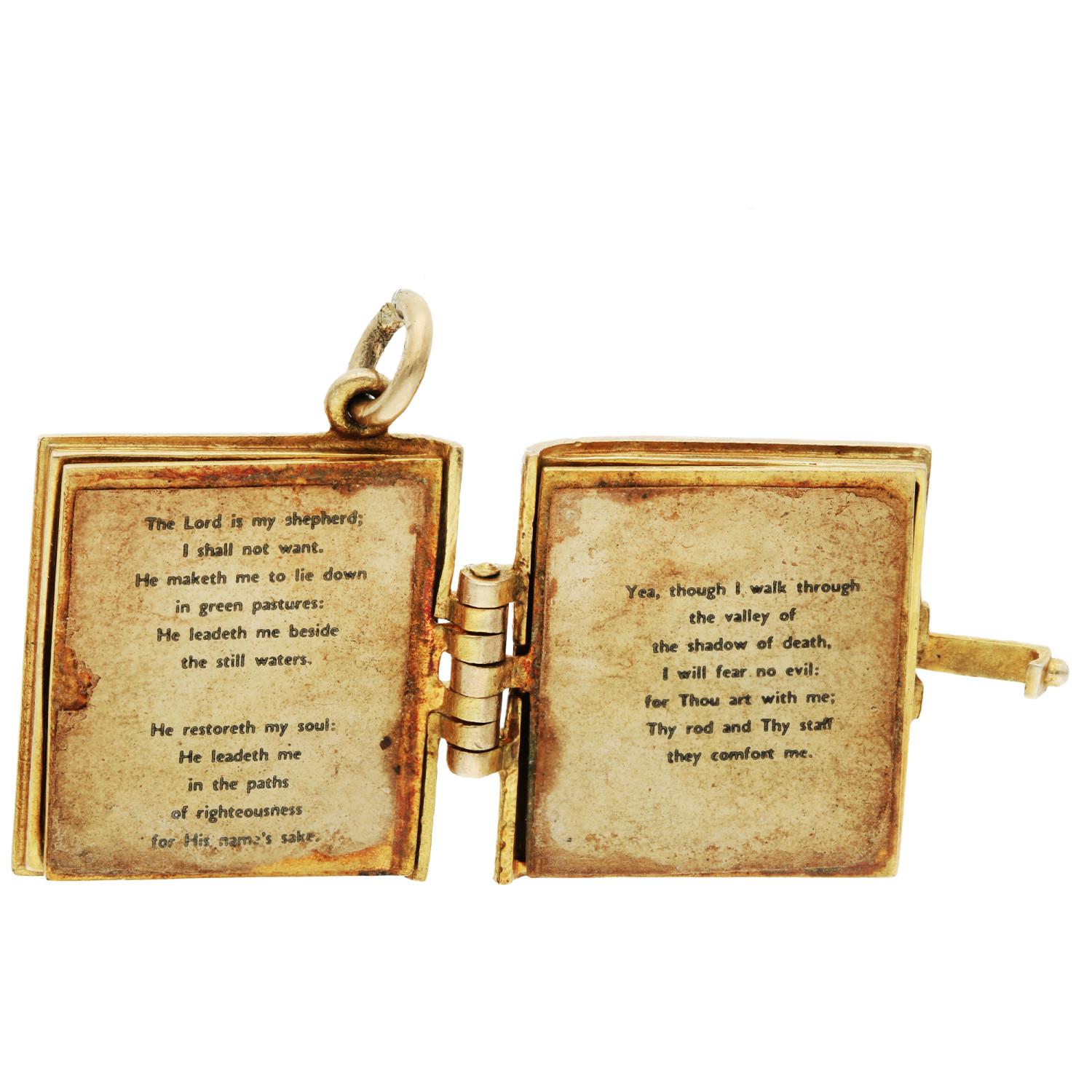 Embrace the power of scripture with our Pre-owned 9ct Yellow Gold Bible Charm, a deeply symbolic piece hallmarked in Birmingham in 1967. This finely crafted charm features an elegant Bible that opens to unveil a beautifully rendered cross and the