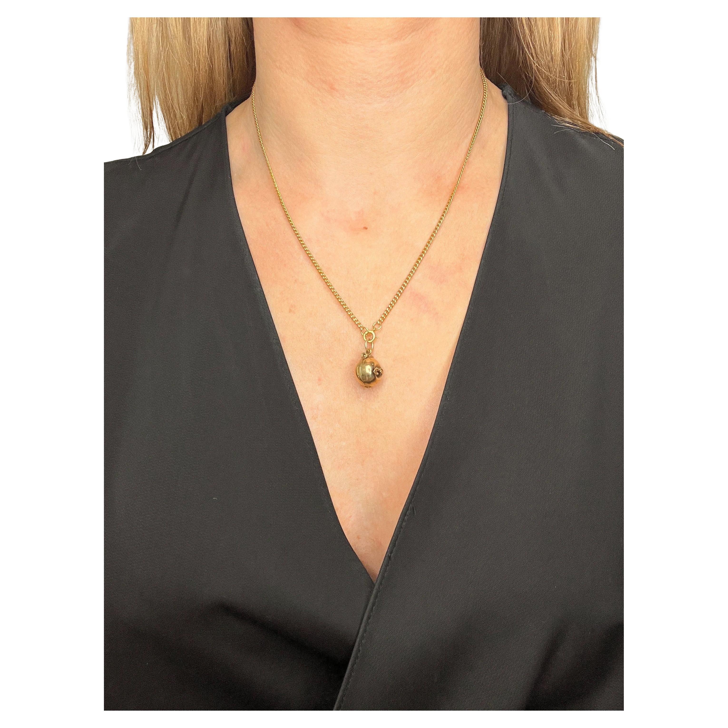 Vintage Gold Apple Pendant

9ct Yellow Gold Stamped

Hallmarked Birmingham 1970

Makers Mark S P

This vintage 9ct gold apple pendant charm is a unique and stunning piece of jewellery. The charm opens up to reveal a delightful surprise - Adam and