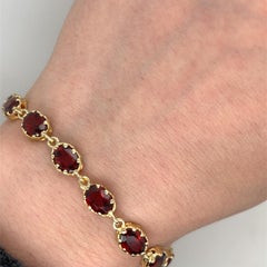 9 Karat Gelbgold Armband-Set mit 16 ovalen natürlichen Granaten