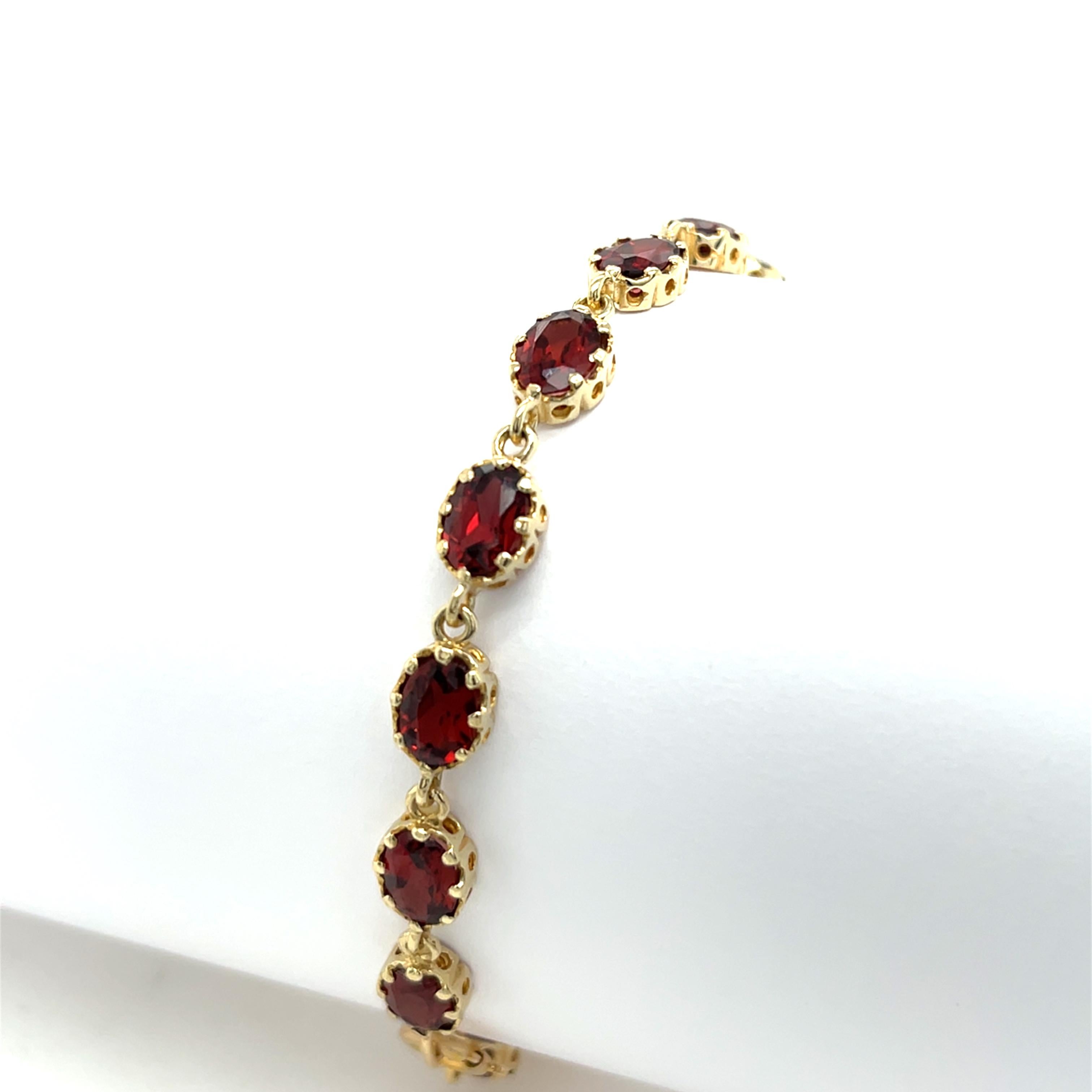 Women's or Men's 9ct Yellow Gold Bracelet Set With 16 oval Natural Garnets