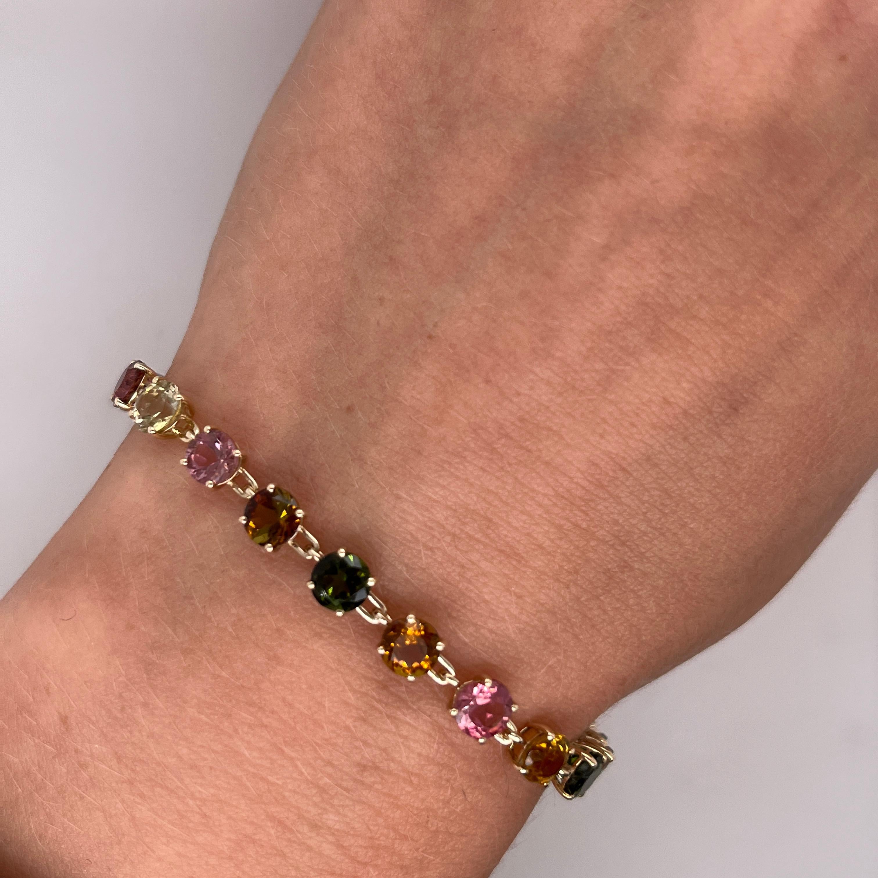 Pulsera de oro amarillo de 9 ct con turmalinas naturales de talla mixta Corte redondo en venta