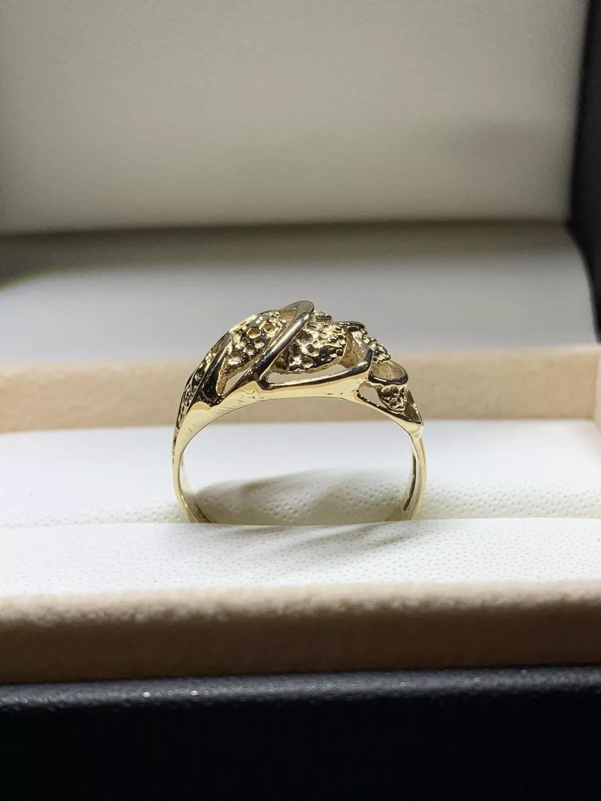 Anello di fidanzamento a cupola in oro giallo 9 ct. in vendita 1