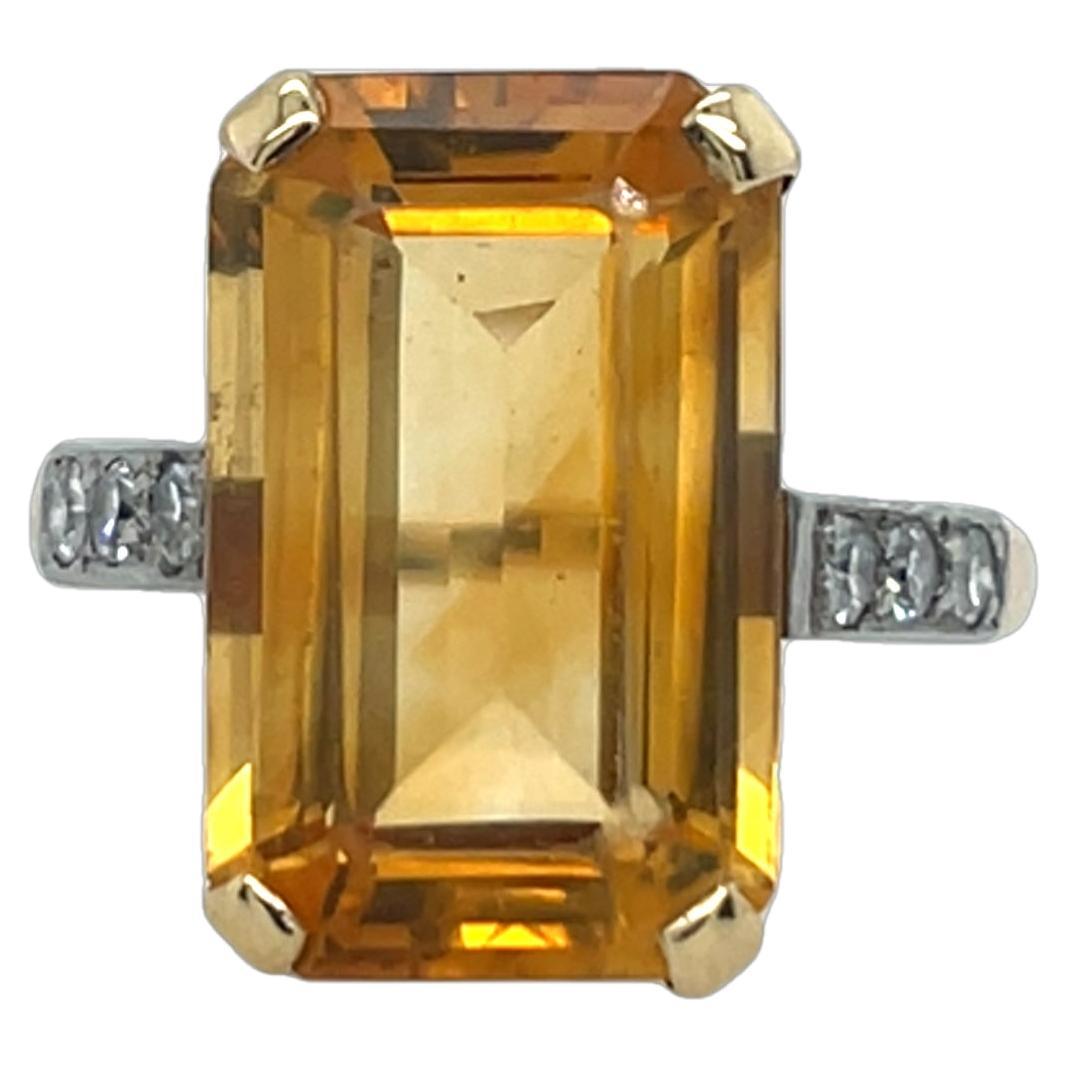 Bague en or jaune 9 carats, citrine et diamant sertie de 3 diamants de chaque épaule en vente