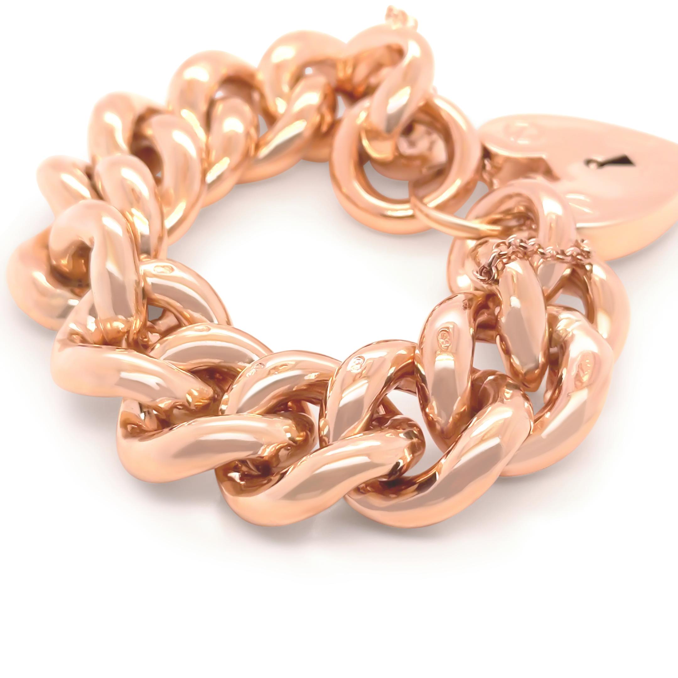 Bracelet courbé en or jaune 9 carats avec cadenas en forme de cœur 98,27 g Excellent état - En vente à SYDNEY, NSW