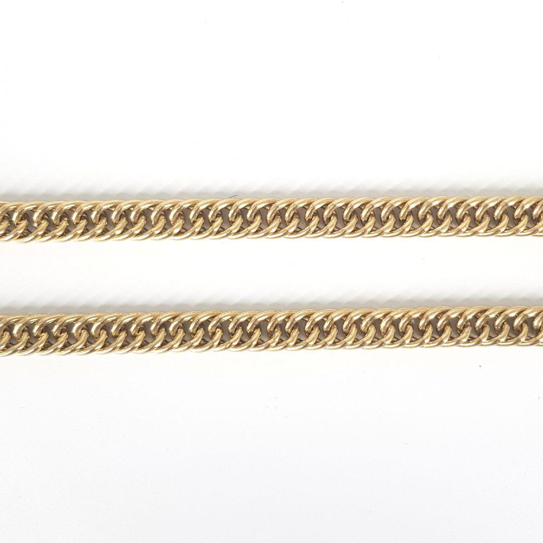 Unique and sturdy
Chain Attributes: 
Weight:			38.1gram 
Metal Colour:		Yellow
Metal:			18ct
Length:                           	455mm
Width: 			9mm
Thickness:		5mm
