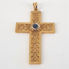 Pendentif croix filigrane en or jaune 9 carats avec saphir de Cylon