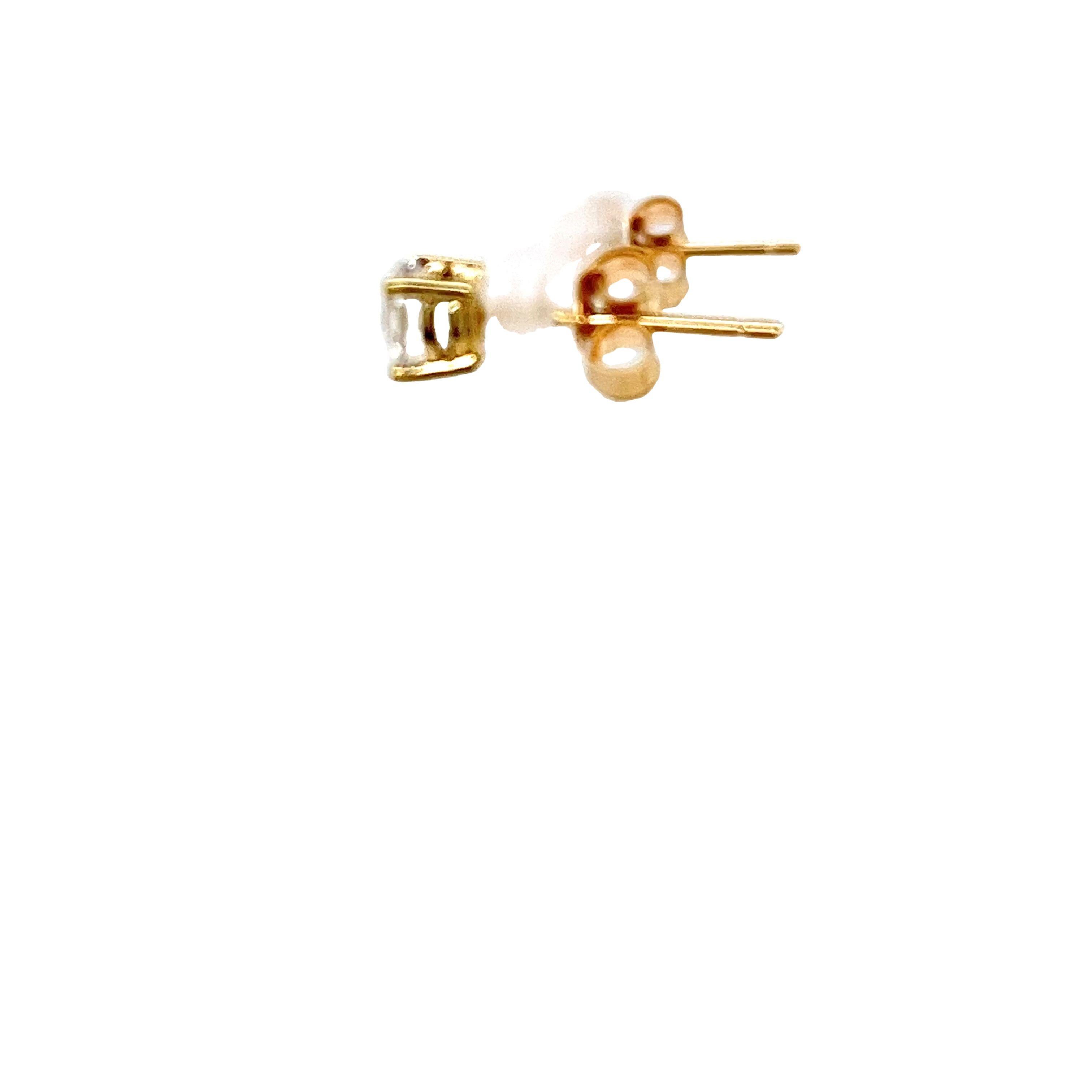 This pair of diamond stud earrings 
features a total of 1.06ct of round brilliant cut diamonds laboratory created, set in 9ct yellow gold. 
It's perfect for everyday and can be worn with any outfit.
Total Diamond Weight: 1.06ct
Diamond Colour: