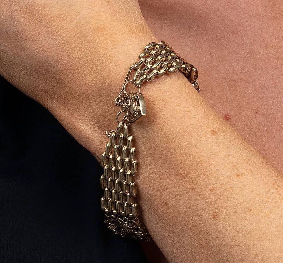 9ct Yellow Gold & Diamond Fancy Bracelet 29.50 grams In Good Condition For Sale In Birmingham, GB