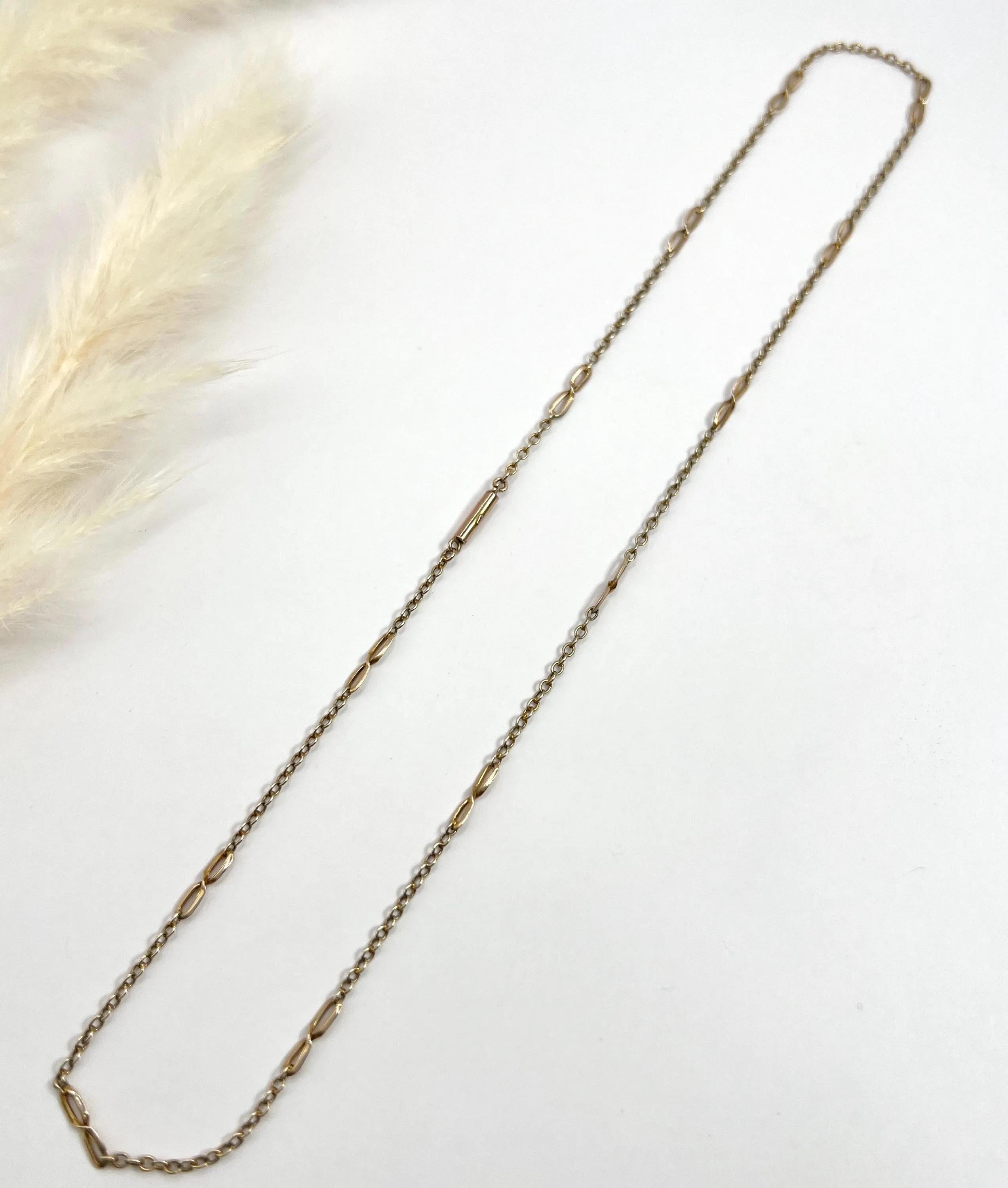 Chaîne en or jaune 9ct, Edwardienne, 18 1/4 pouces, à maillons en forme de huit et trace fantaisie Bon état - En vente à Brighton, GB